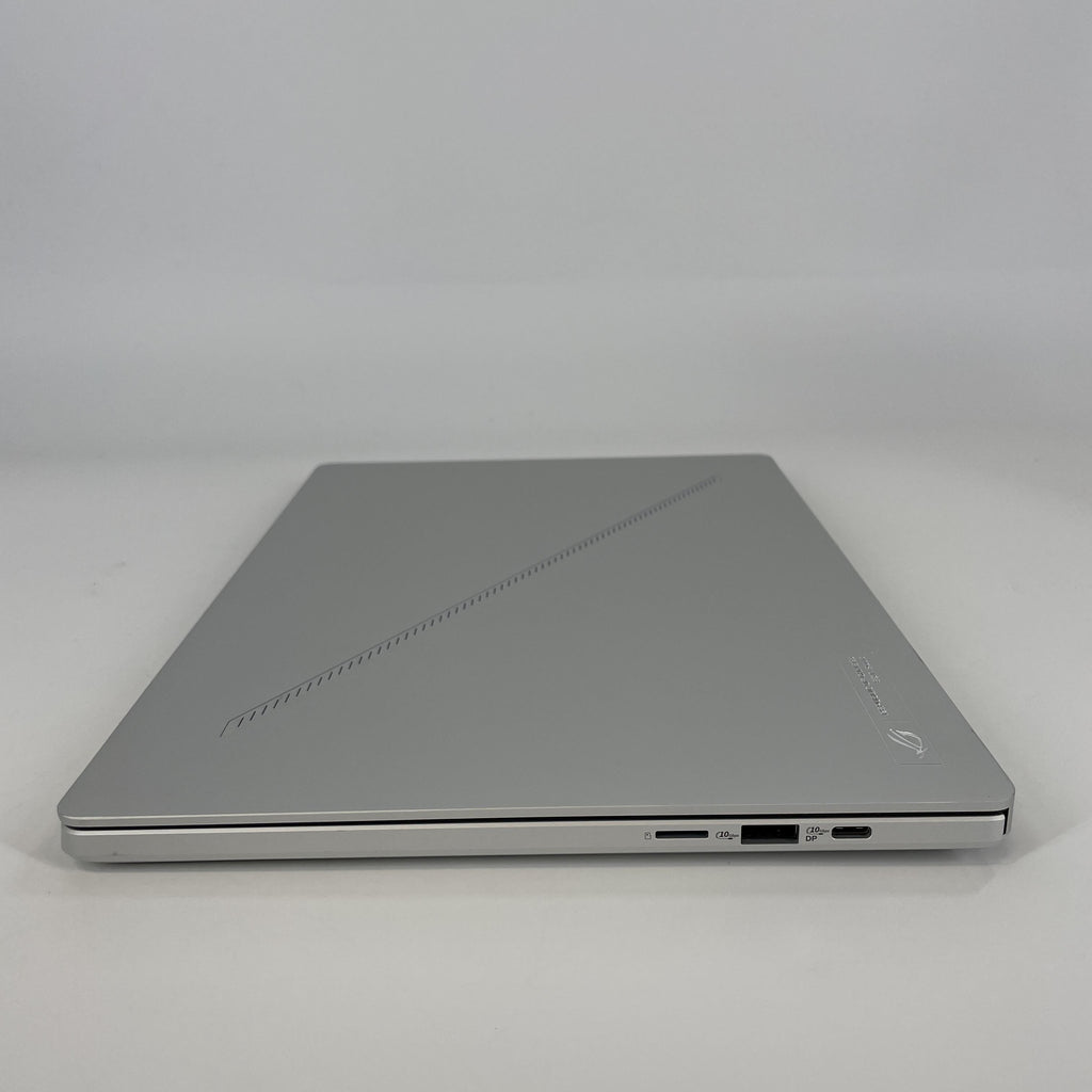 Asus ROG Zephyrus G14 GA403 14 White 4.0 GHz AMD Ryzen 9 8945HS 32GB RAM 1TB Solid State Drive NVIDIA GeForce RTX 4070 8 GB
