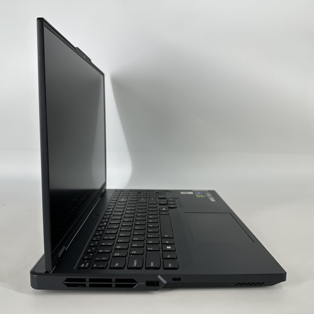 Lenovo Legion Pro 5i Gen 9 16 Gray 2.2 GHz Intel Core i9 14th Gen. 16GB RAM 512GB Solid State Drive NVIDIA GeForce RTX 4070 8 GB