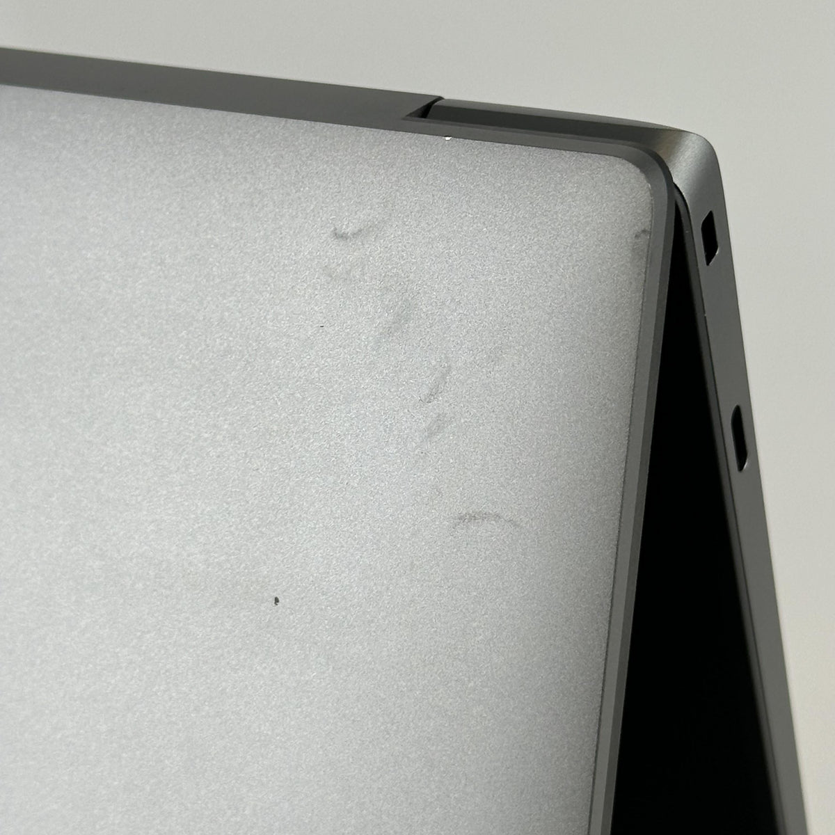 Dell Precision 5690 16 Gray 3.8 GHz Intel Core Ultra 7 32GB RAM 1TB Solid State Drive NVIDIA RTX 2000 Ada 8 GB