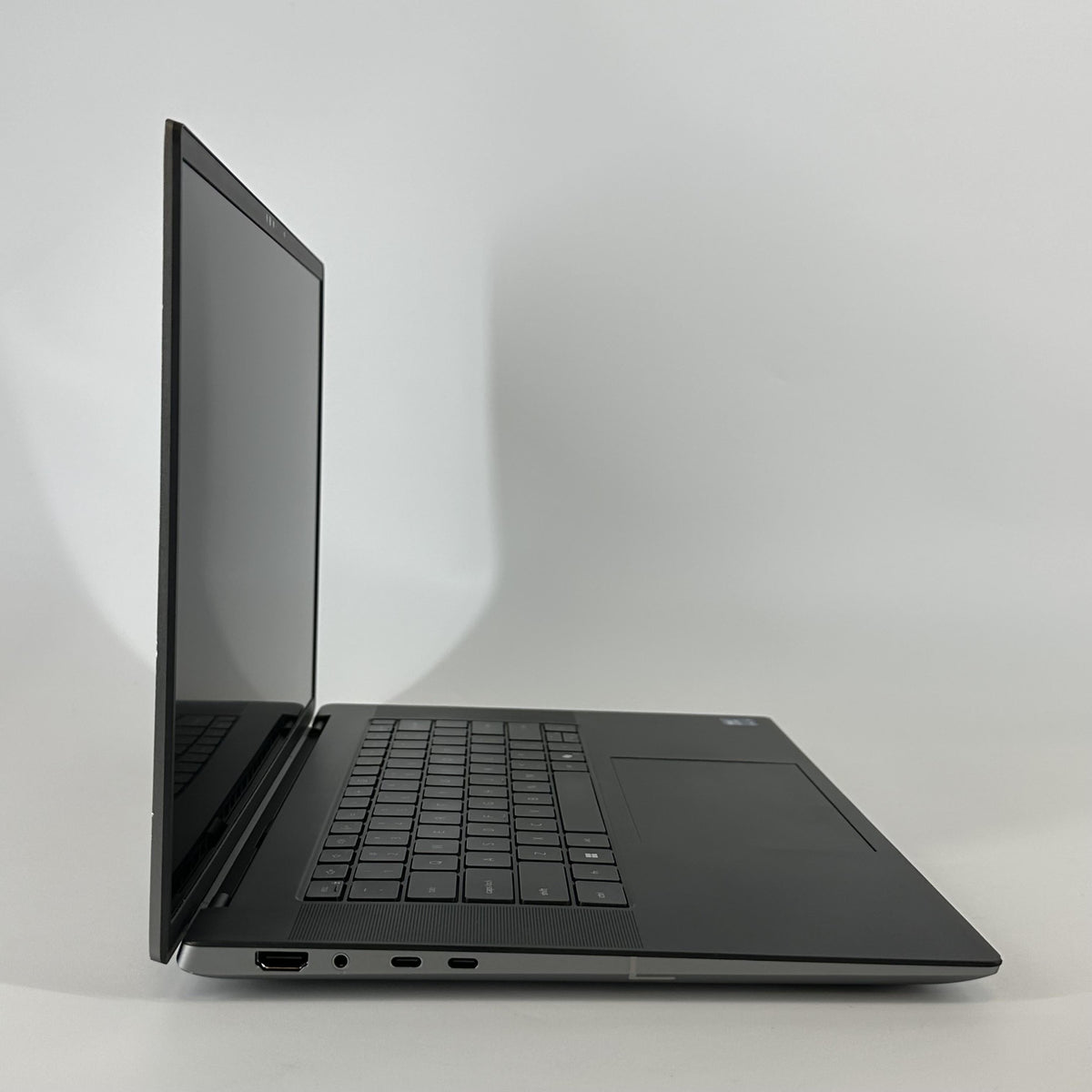 Dell Precision 5690 16 Gray 2.5 GHz Intel Core Ultra 9 64GB RAM 1TB Solid State Drive NVIDIA RTX 4000 Ada 12 GB