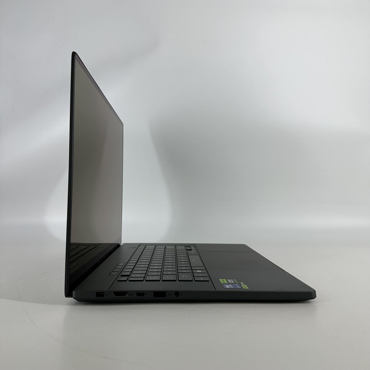 Asus ROG Zephyrus G16 GU605 16 Black 2.9 GHz Intel Core Ultra 9 Series 2 32GB RAM 2TB Solid State Drive NVIDIA GeForce RTX 5080 16 GB