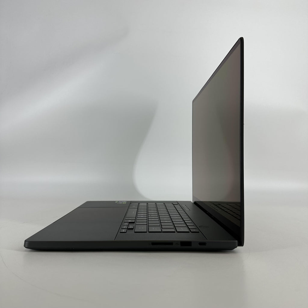 Asus ROG Zephyrus G16 GU605 16 Black 2.9 GHz Intel Core Ultra 9 Series 2 32GB RAM 2TB Solid State Drive NVIDIA GeForce RTX 5080 16 GB