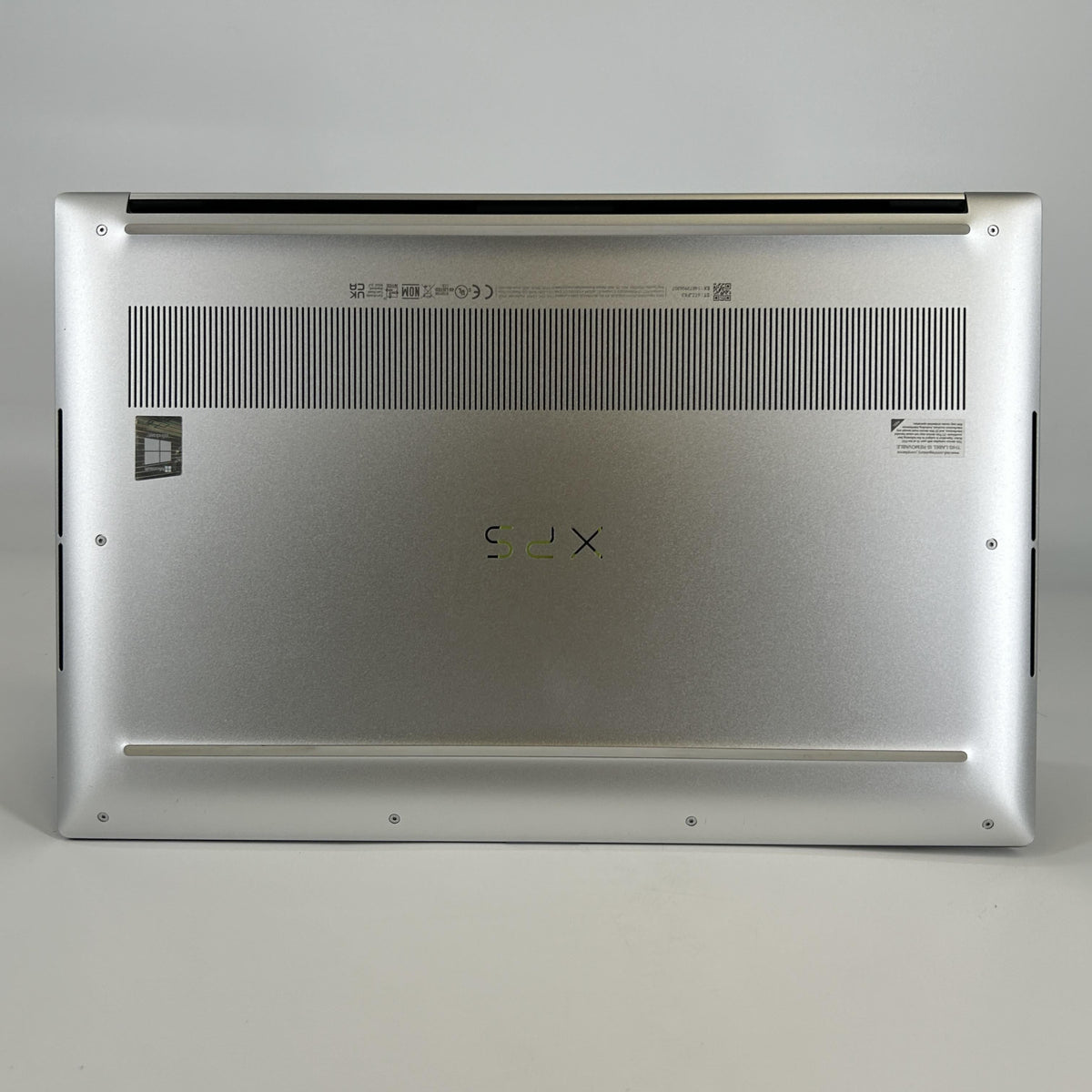 Dell XPS 15 9510 Silver 2.5 GHz Intel Core i9 11th Gen. 32GB RAM 1TB Solid State Drive NVIDIA GeForce RTX 3050 Ti 4 GB