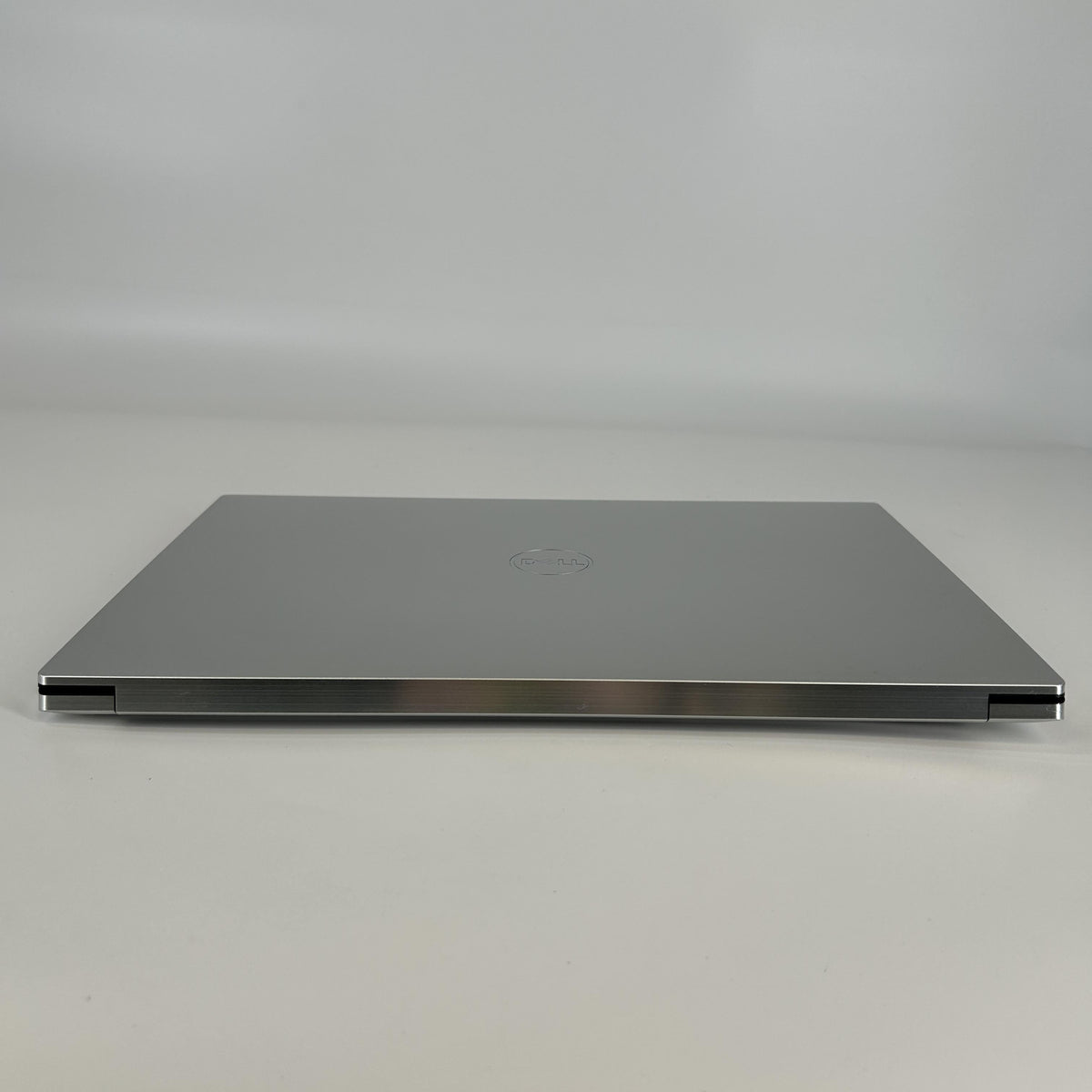 Dell XPS 15 9510 Silver 2.5 GHz Intel Core i9 11th Gen. 32GB RAM 1TB Solid State Drive NVIDIA GeForce RTX 3050 Ti 4 GB
