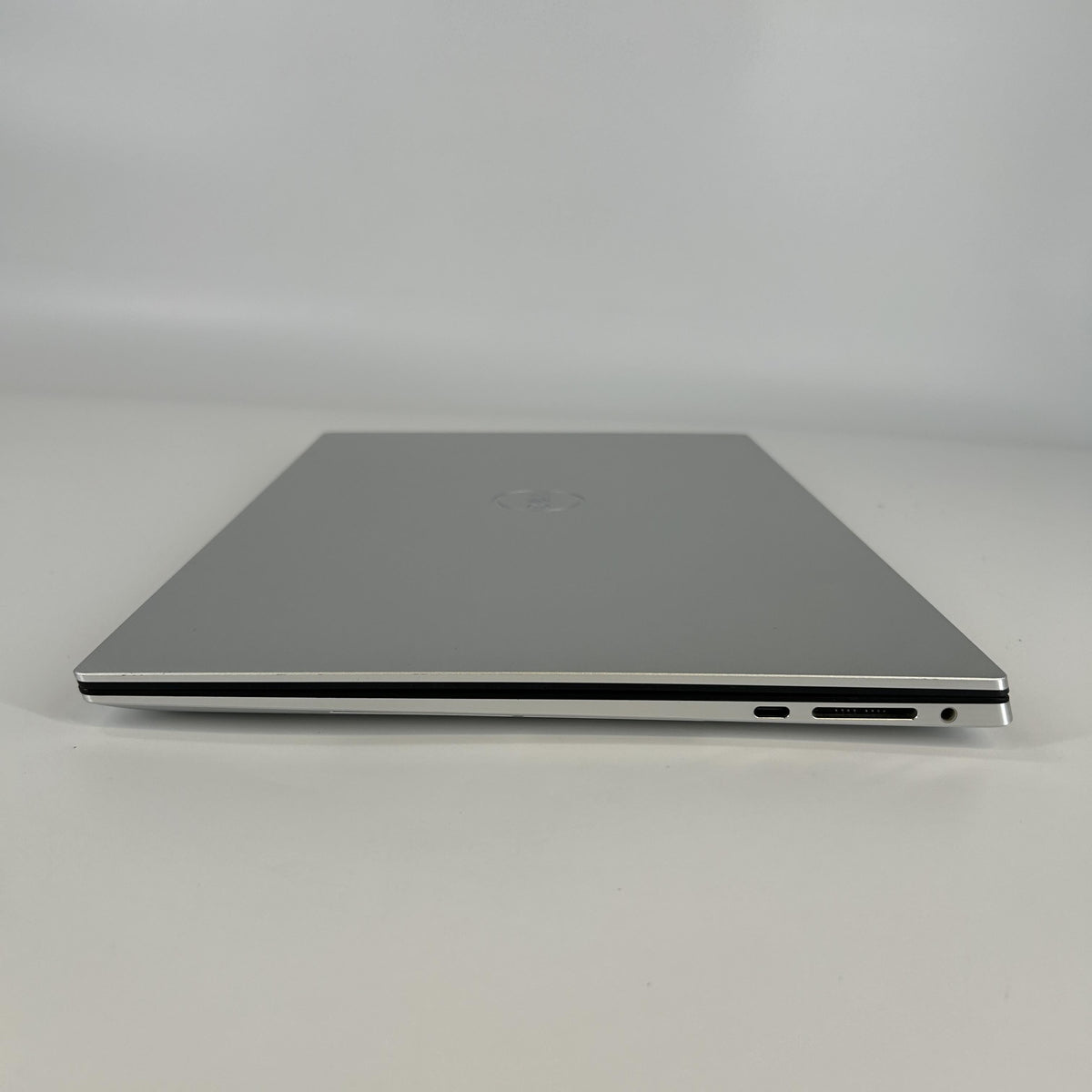 Dell XPS 15 9510 Silver 2.5 GHz Intel Core i9 11th Gen. 32GB RAM 1TB Solid State Drive NVIDIA GeForce RTX 3050 Ti 4 GB