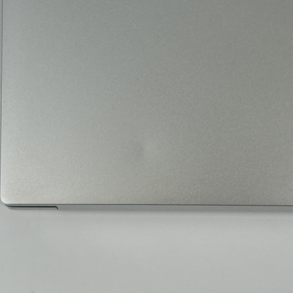 Dell XPS 15 9510 Silver 2.5 GHz Intel Core i9 11th Gen. 32GB RAM 1TB Solid State Drive NVIDIA GeForce RTX 3050 Ti 4 GB