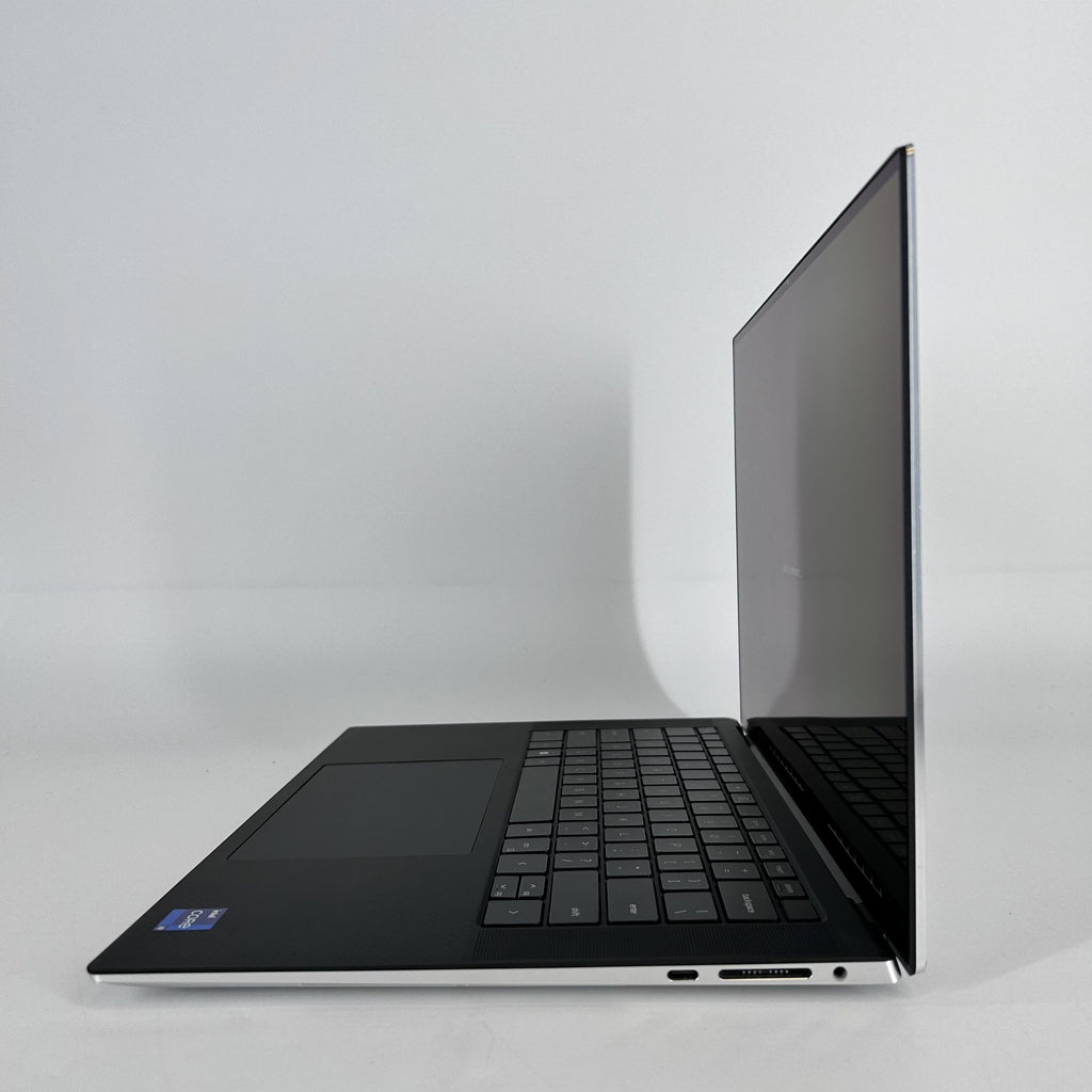 Dell XPS 15 9520 Silver 2.5 GHz Intel Core i9 12th Gen. 32GB RAM 1TB Solid State Drive NVIDIA GeForce RTX 3050 Ti 4 GB