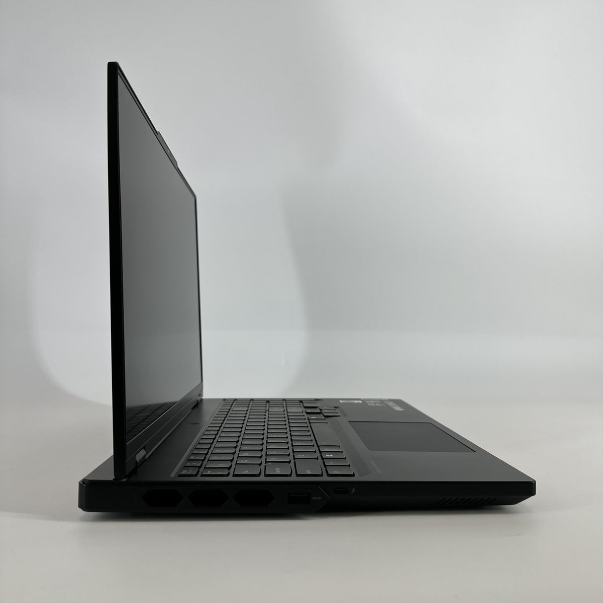 Lenovo Legion Pro 7i Gen 9 16 Black 2.2 GHz Intel Core i9 14th Gen. 32GB RAM 1TB Solid State Drive NVIDIA GeForce RTX 4080 12 GB