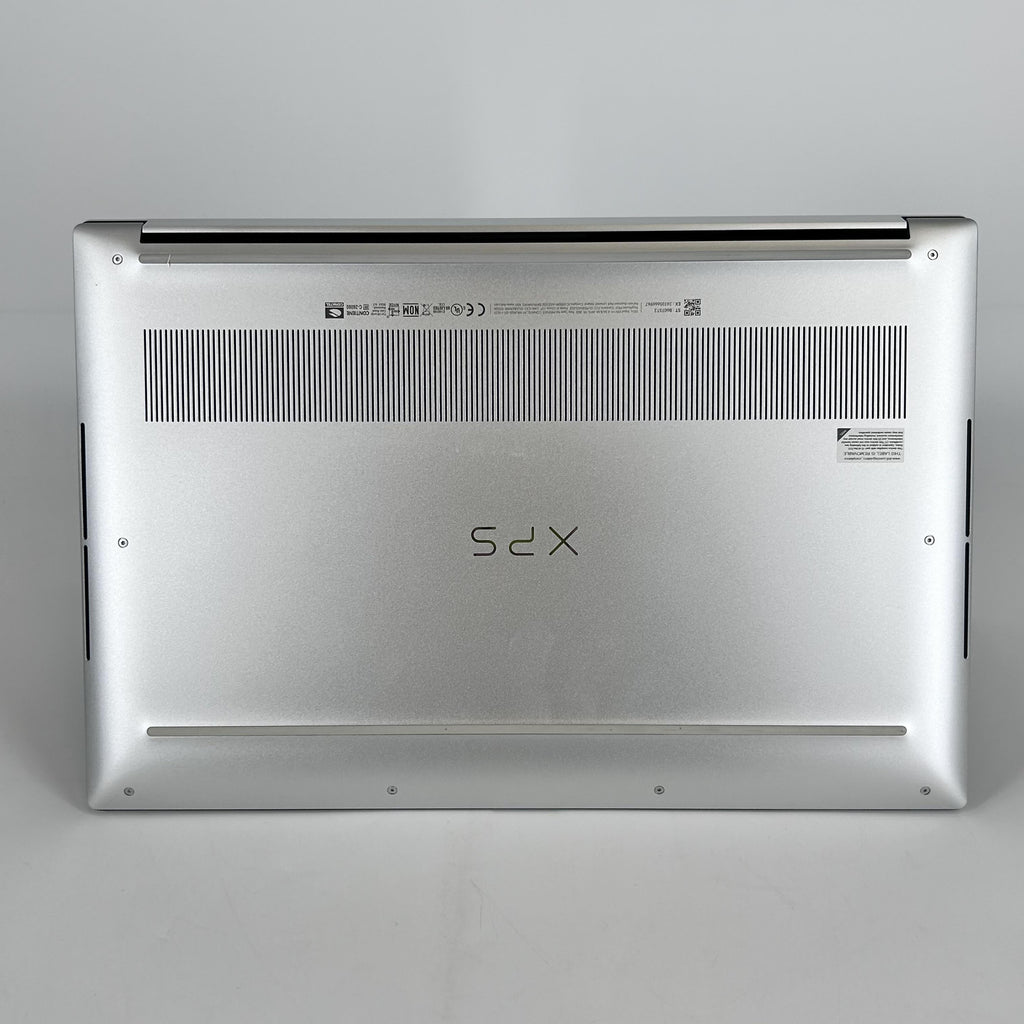 Dell XPS 15 9520 Silver 2.5 GHz Intel Core i9 12th Gen. 32GB RAM 1TB Solid State Drive NVIDIA GeForce RTX 3050 Ti 4 GB