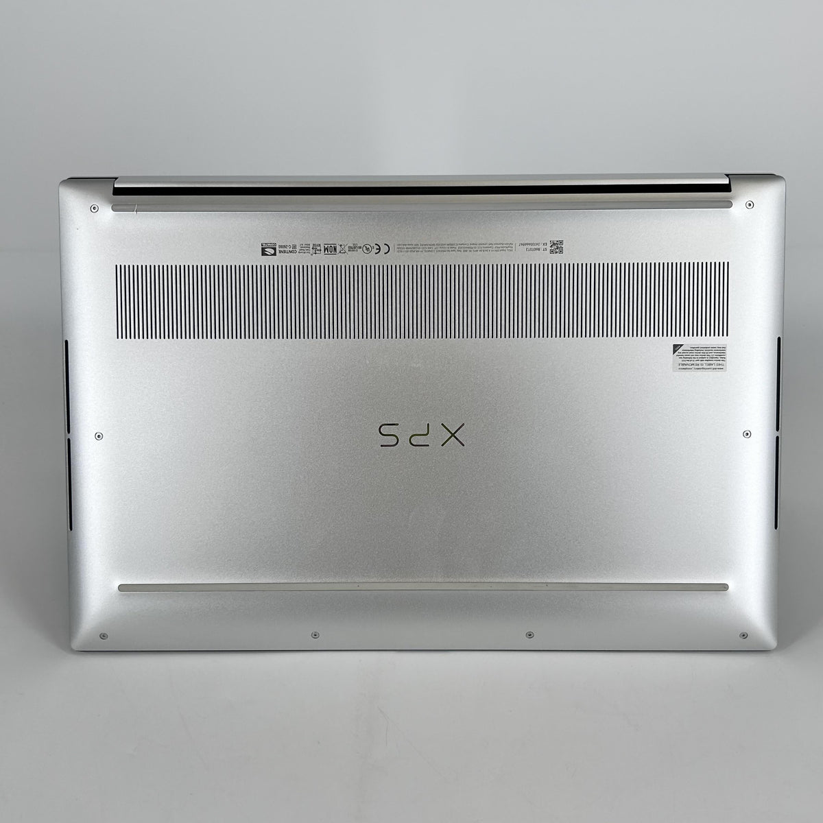 Dell XPS 15 9520 Silver 2.5 GHz Intel Core i9 12th Gen. 32GB RAM 1TB Solid State Drive NVIDIA GeForce RTX 3050 Ti 4 GB