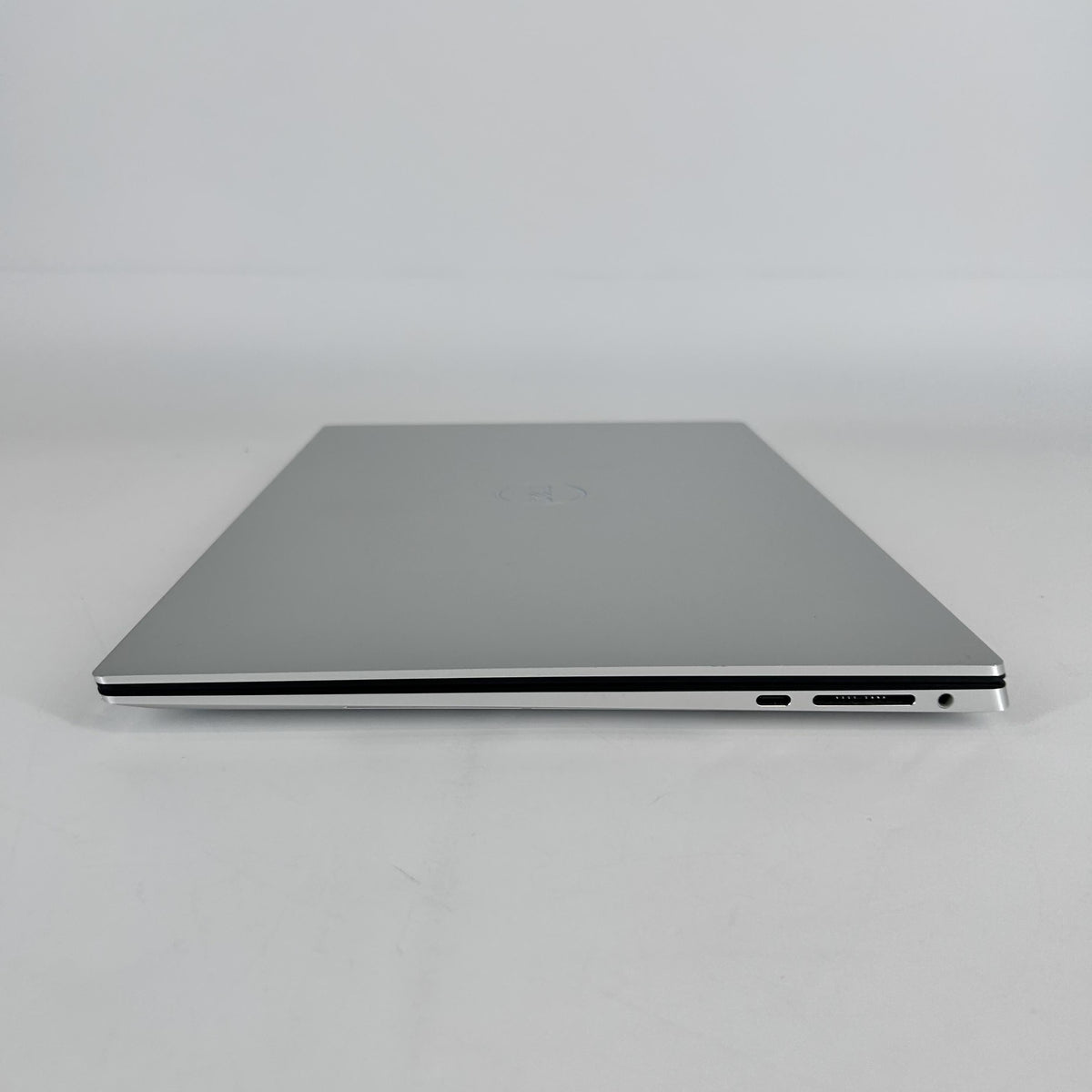Dell XPS 15 9520 Silver 2.5 GHz Intel Core i9 12th Gen. 32GB RAM 1TB Solid State Drive NVIDIA GeForce RTX 3050 Ti 4 GB