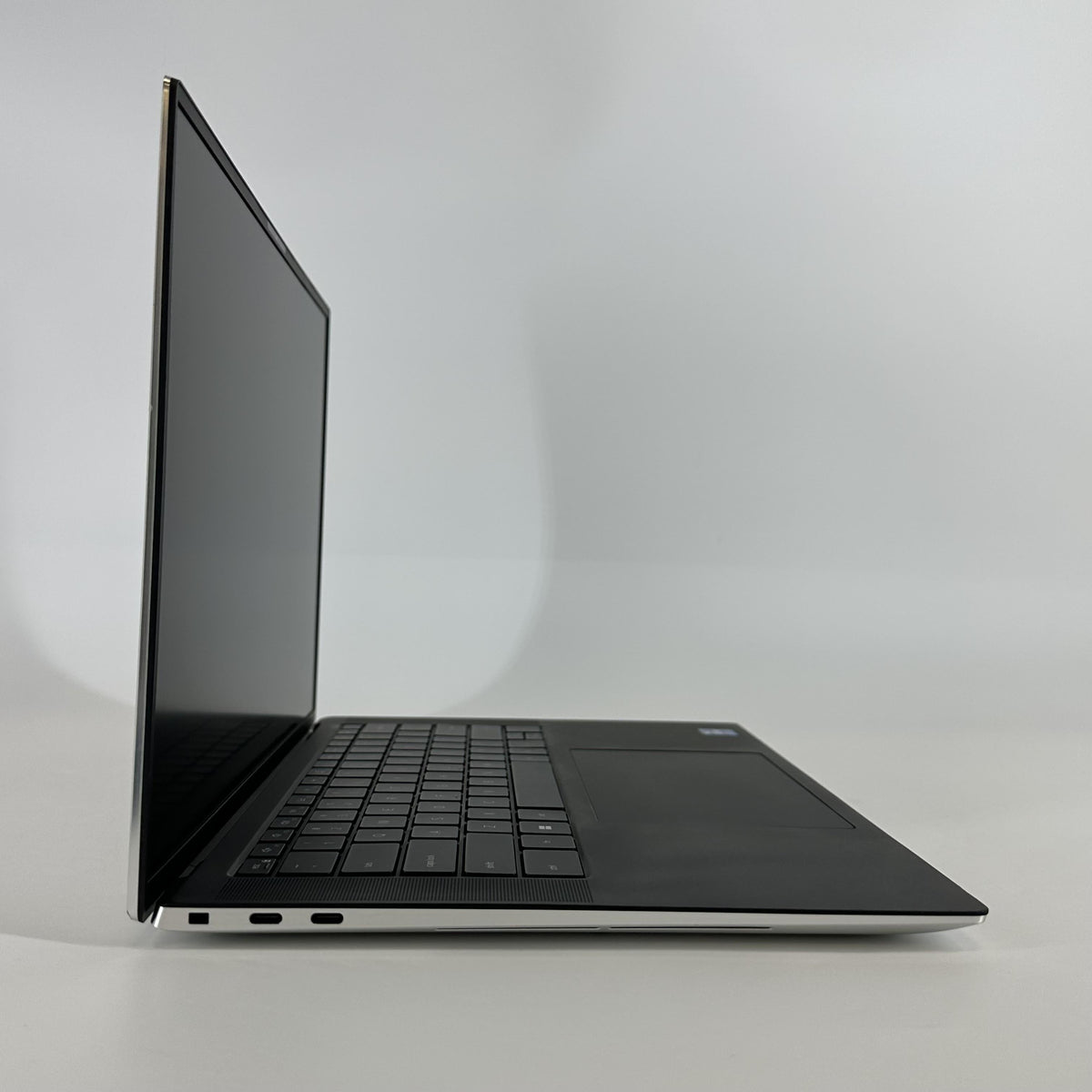 Dell XPS 15 9520 Silver 2.3 GHz Intel Core i7 12th Gen. 16GB RAM 512GB Solid State Drive NVIDIA GeForce RTX 3050 4 GB