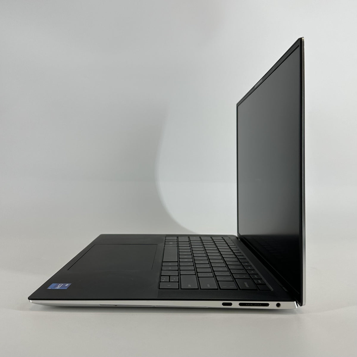 Dell XPS 15 9520 Silver 2.3 GHz Intel Core i7 12th Gen. 16GB RAM 512GB Solid State Drive NVIDIA GeForce RTX 3050 4 GB