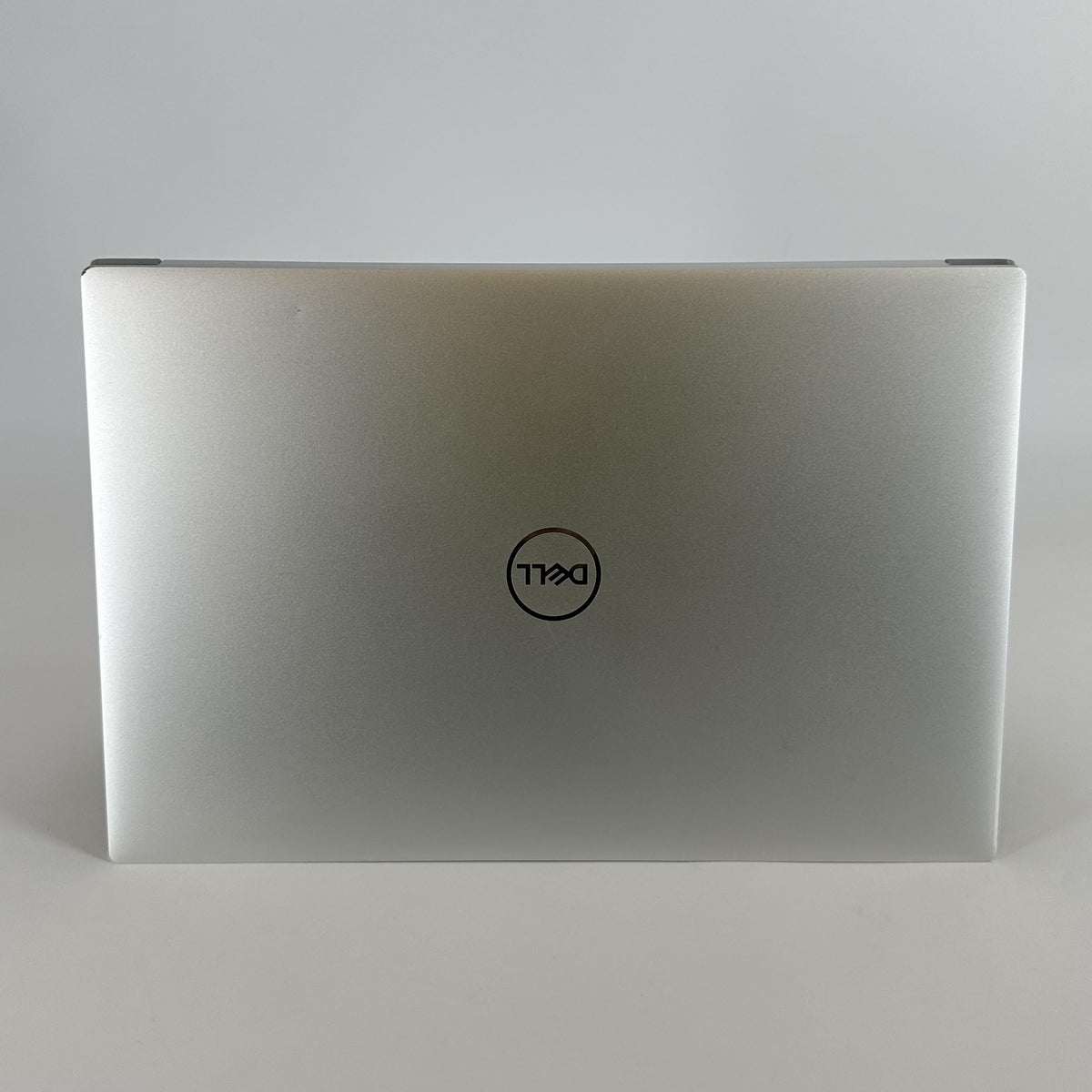 Dell XPS 15 9520 Silver 2.3 GHz Intel Core i7 12th Gen. 16GB RAM 512GB Solid State Drive NVIDIA GeForce RTX 3050 4 GB