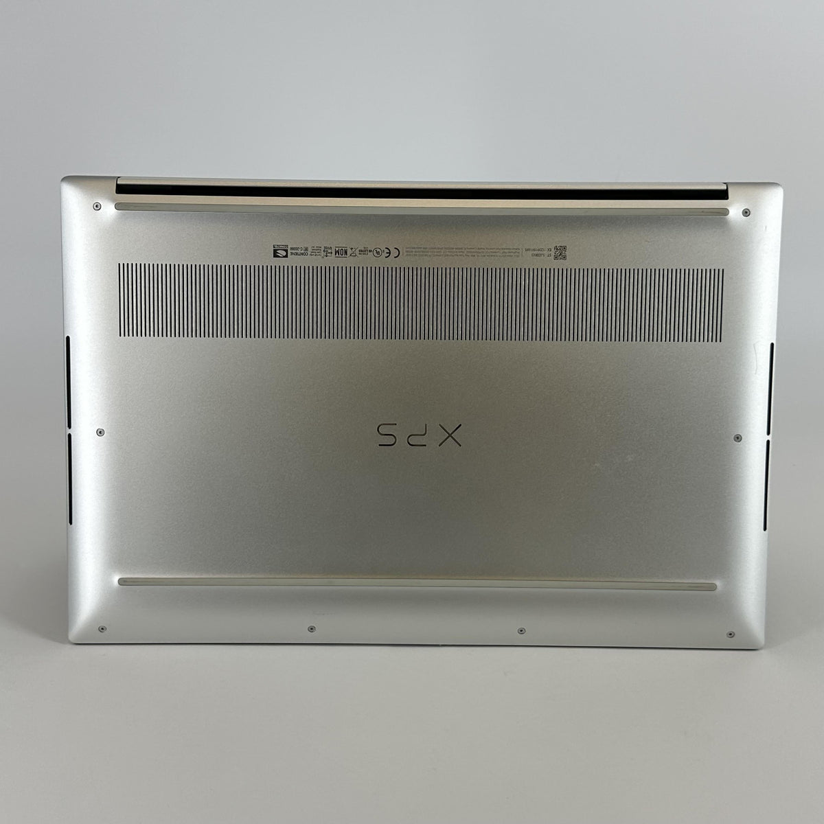 Dell XPS 15 9520 Silver 2.3 GHz Intel Core i7 12th Gen. 16GB RAM 512GB Solid State Drive NVIDIA GeForce RTX 3050 4 GB