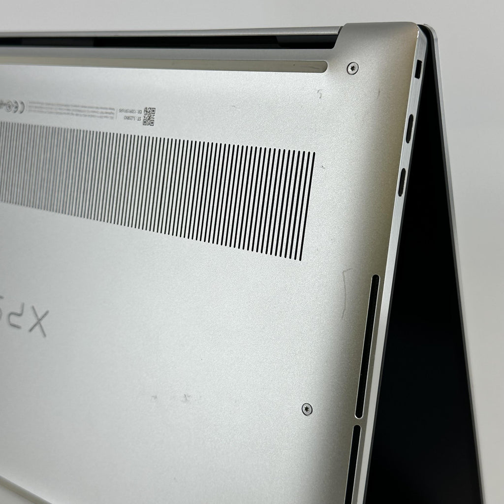 Dell XPS 15 9520 Silver 2.3 GHz Intel Core i7 12th Gen. 16GB RAM 512GB Solid State Drive NVIDIA GeForce RTX 3050 4 GB