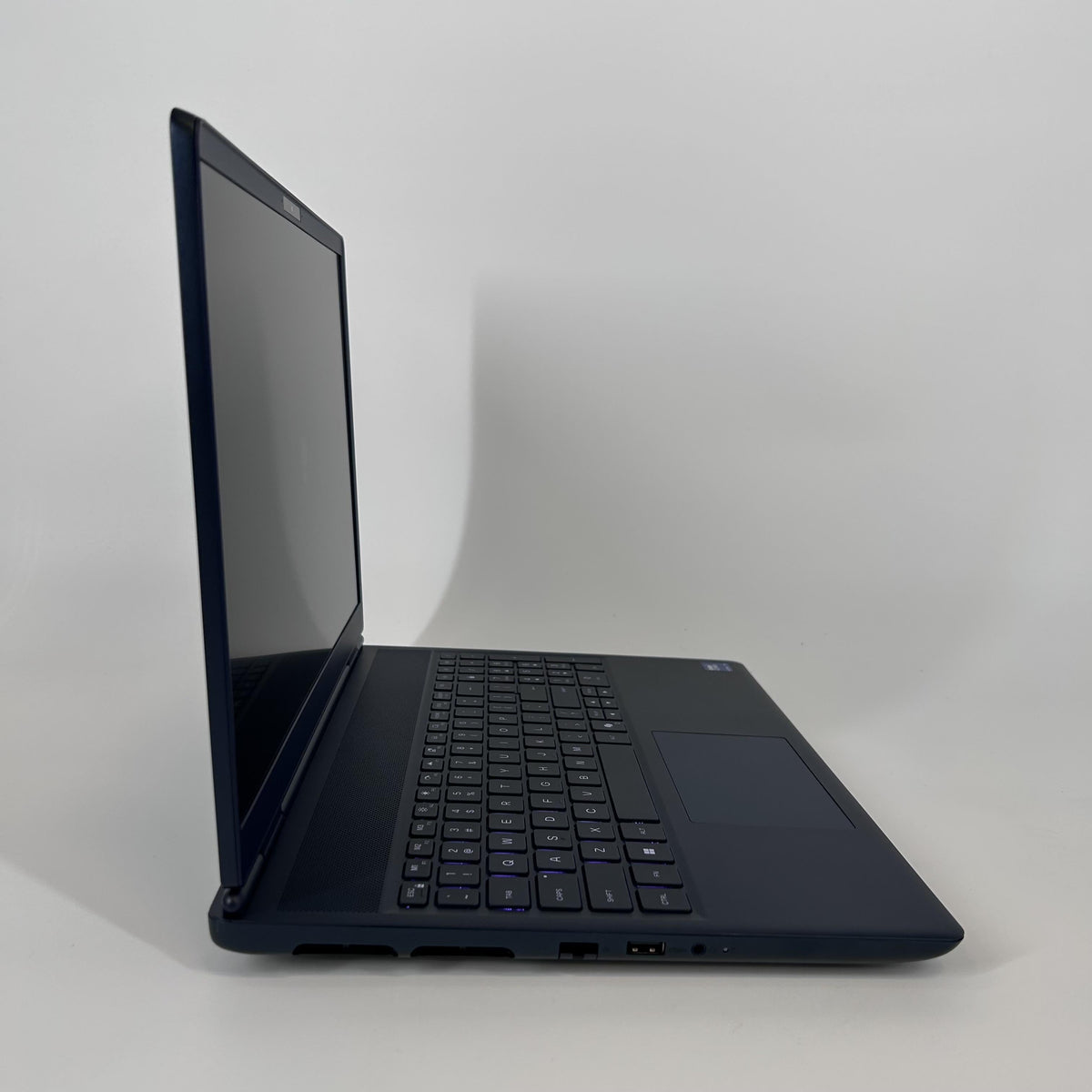 Dell Alienware 16X Aurora Interstellar Indigo 2.7 GHz Intel Core Ultra 9 Series 2 32GB RAM 2TB Solid State Drive NVIDIA GeForce RTX 5070 8 GB