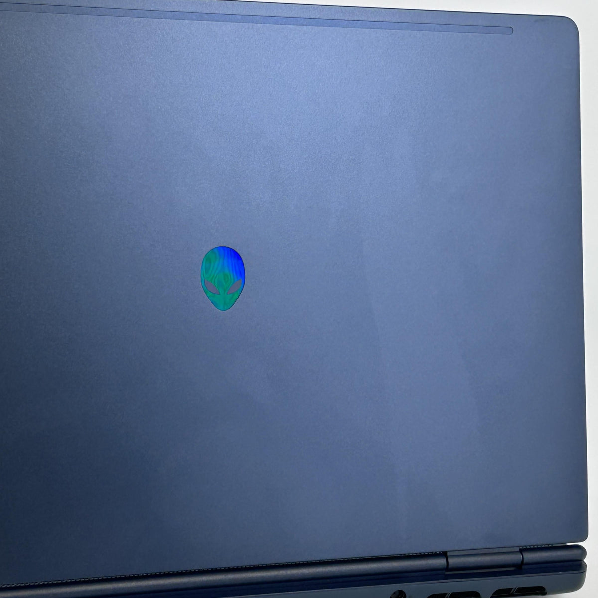 Dell Alienware 16X Aurora Interstellar Indigo 2.7 GHz Intel Core Ultra 9 Series 2 32GB RAM 2TB Solid State Drive NVIDIA GeForce RTX 5070 8 GB