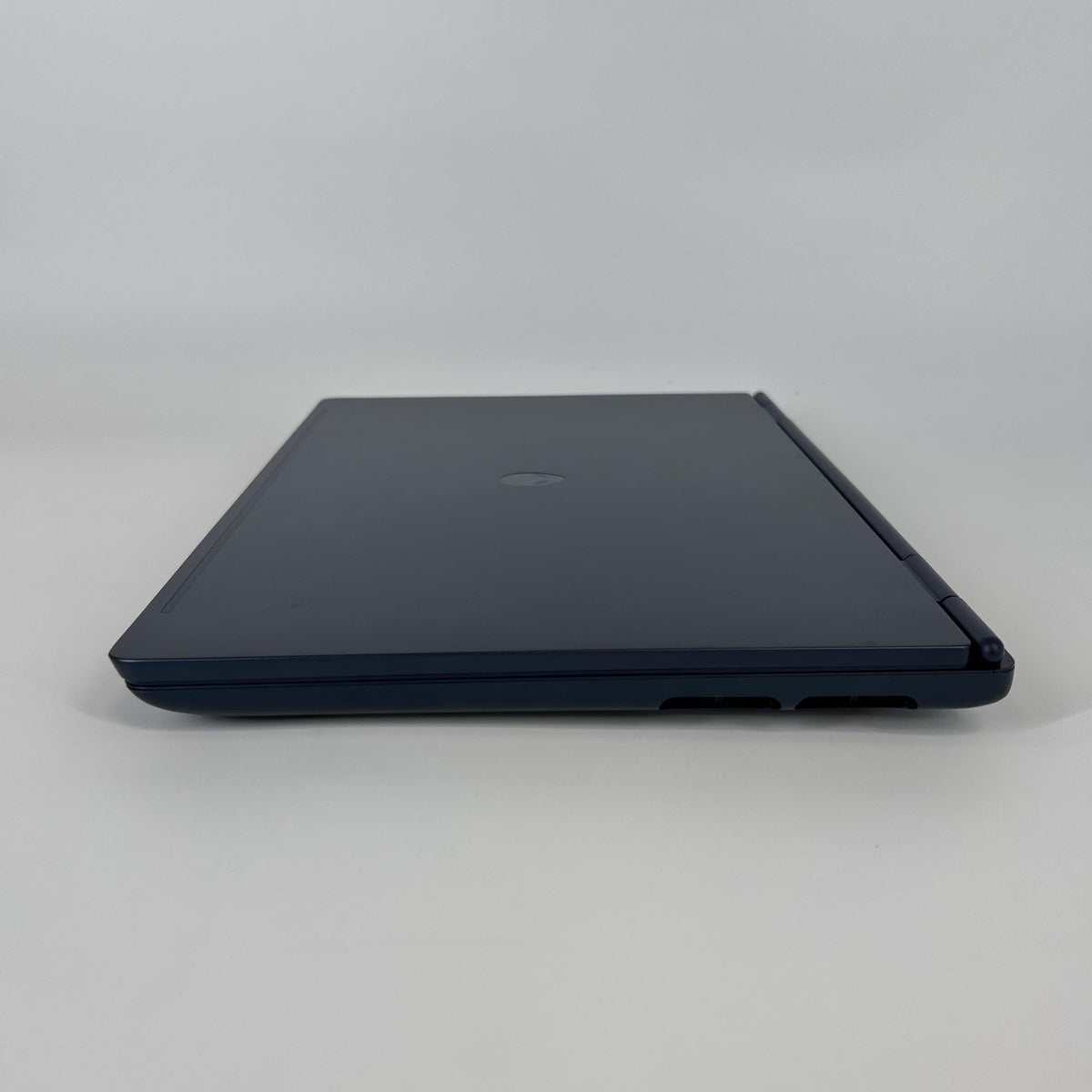 Dell Alienware 16X Aurora Interstellar Indigo 2.7 GHz Intel Core Ultra 9 Series 2 32GB RAM 2TB Solid State Drive NVIDIA GeForce RTX 5070 8 GB