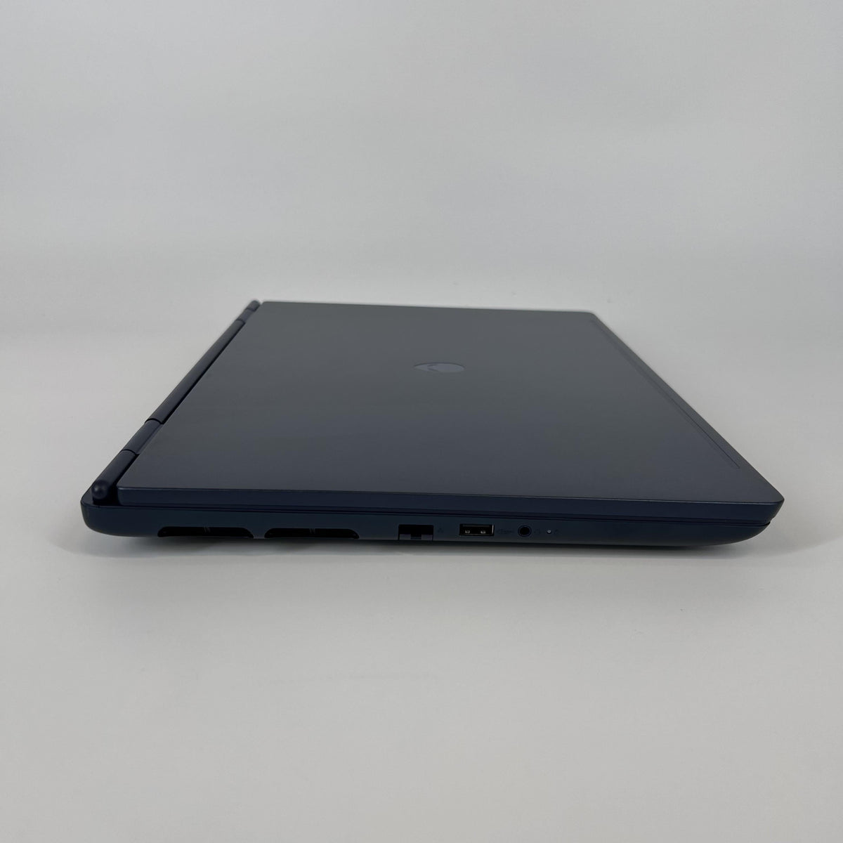 Dell Alienware 16X Aurora Interstellar Indigo 2.7 GHz Intel Core Ultra 9 Series 2 32GB RAM 2TB Solid State Drive NVIDIA GeForce RTX 5070 8 GB
