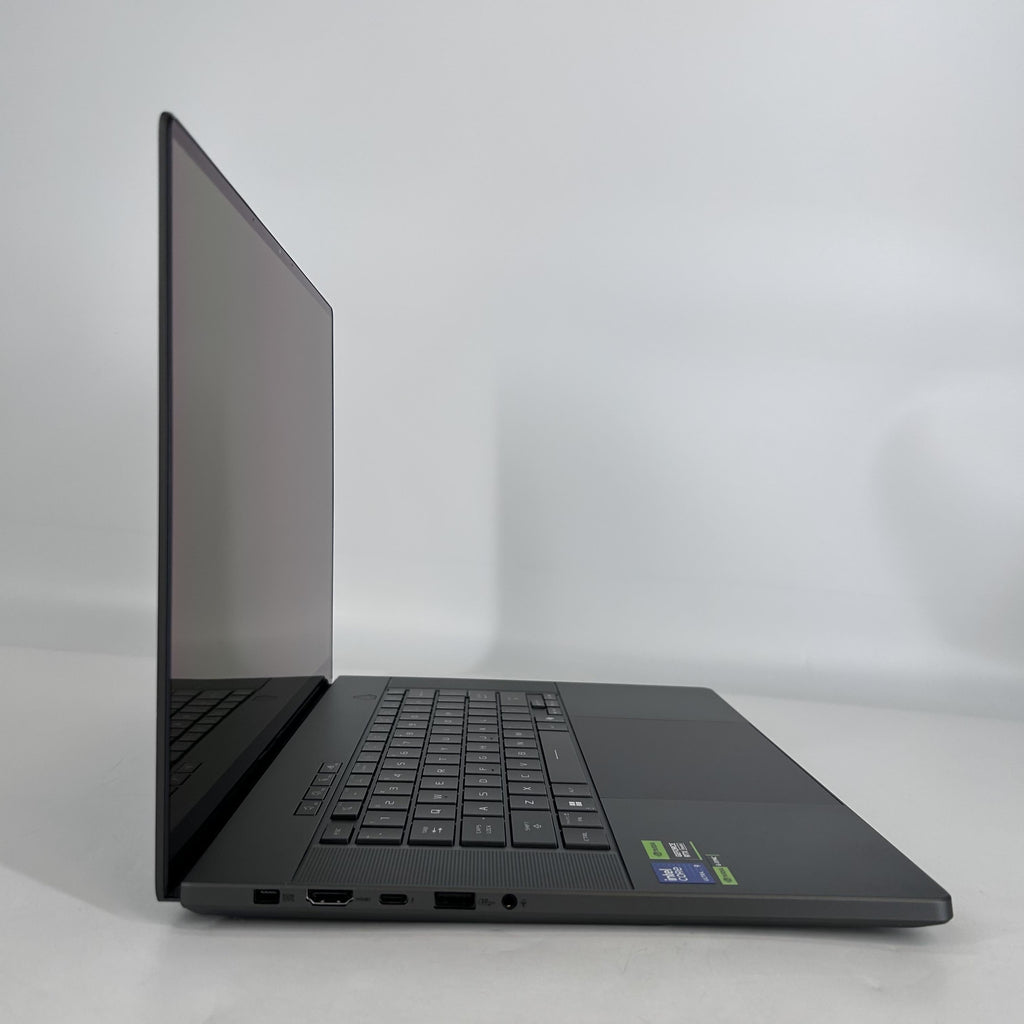 Asus ROG Zephyrus G16 GU605 16 Black 2.9 GHz Intel Core Ultra 9 Series 2 32GB RAM 2TB Solid State Drive NVIDIA GeForce RTX 5080 16 GB