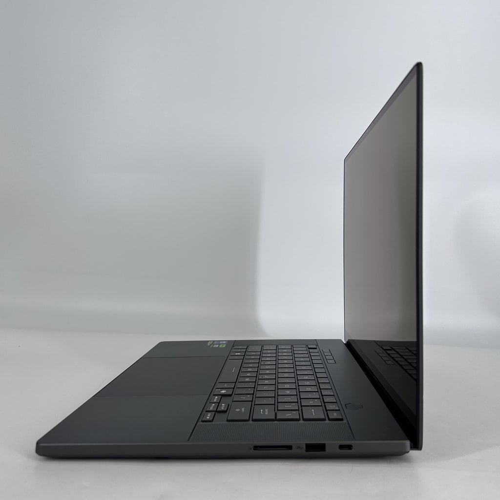 Asus ROG Zephyrus G16 GU605 16 Black 2.9 GHz Intel Core Ultra 9 Series 2 32GB RAM 2TB Solid State Drive NVIDIA GeForce RTX 5080 16 GB