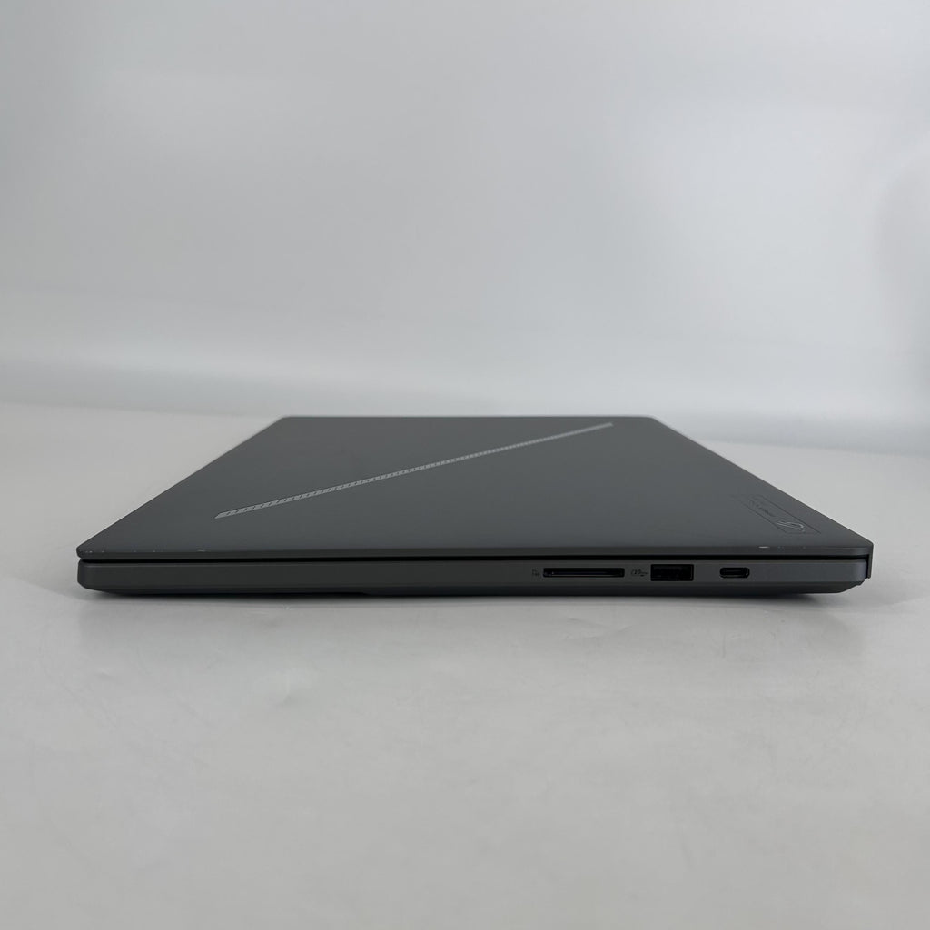 Asus ROG Zephyrus G16 GU605 16 Black 2.9 GHz Intel Core Ultra 9 Series 2 32GB RAM 2TB Solid State Drive NVIDIA GeForce RTX 5080 16 GB