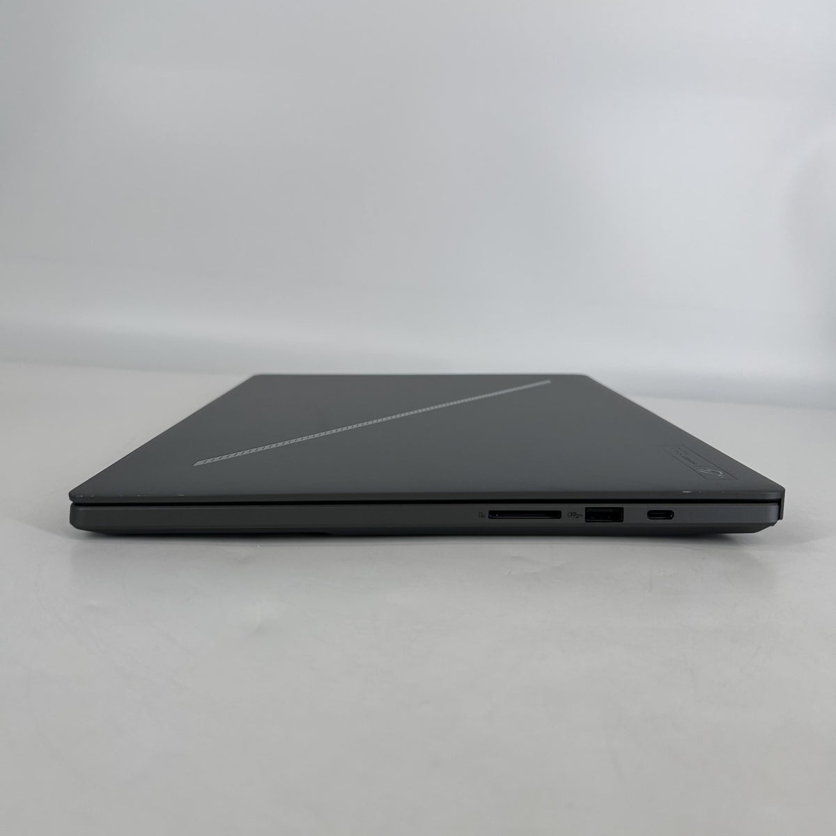 Asus ROG Zephyrus G16 GU605 16 Black 2.9 GHz Intel Core Ultra 9 Series 2 32GB RAM 2TB Solid State Drive NVIDIA GeForce RTX 5080 16 GB