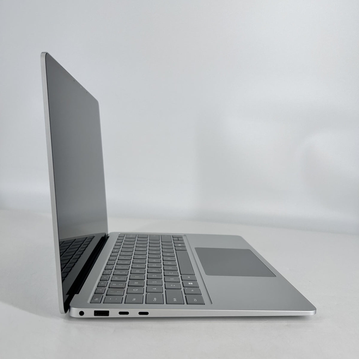 Microsoft Surface Laptop 7 13.8 Platinum WiFi 3.4 GHz Qualcomm Snapdragon X Elite 16GB RAM 512GB Solid State Drive