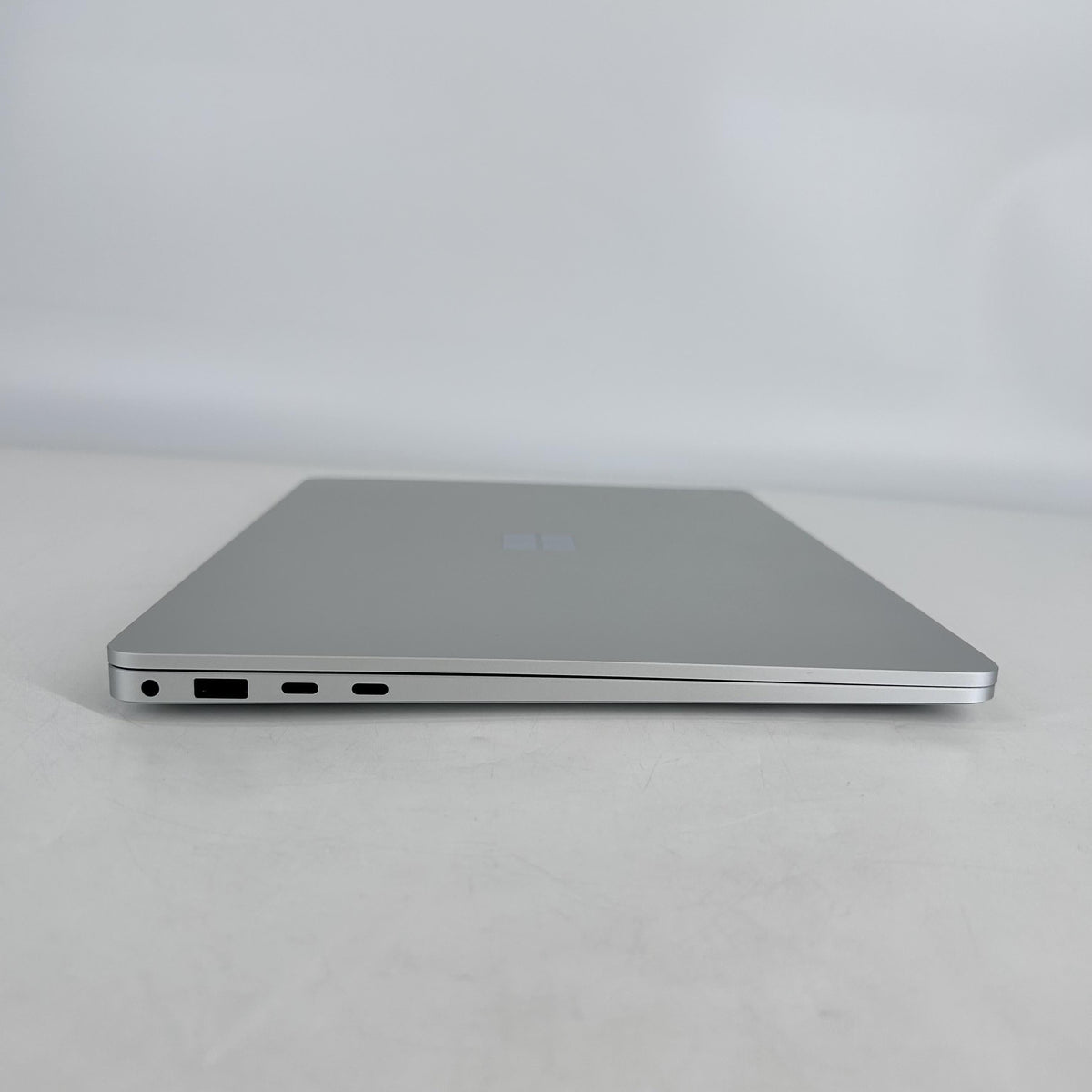 Microsoft Surface Laptop 7 13.8 Platinum WiFi 3.4 GHz Qualcomm Snapdragon X Elite 16GB RAM 512GB Solid State Drive