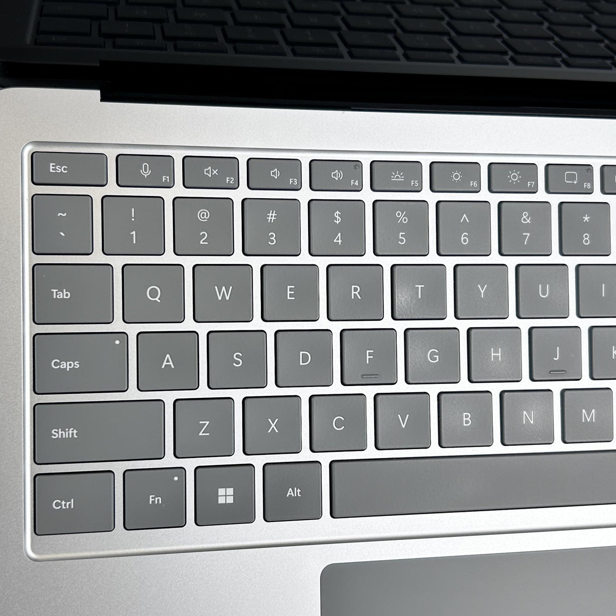 Microsoft Surface Laptop 7 13.8 Platinum WiFi 3.4 GHz Qualcomm Snapdragon X Elite 16GB RAM 512GB Solid State Drive