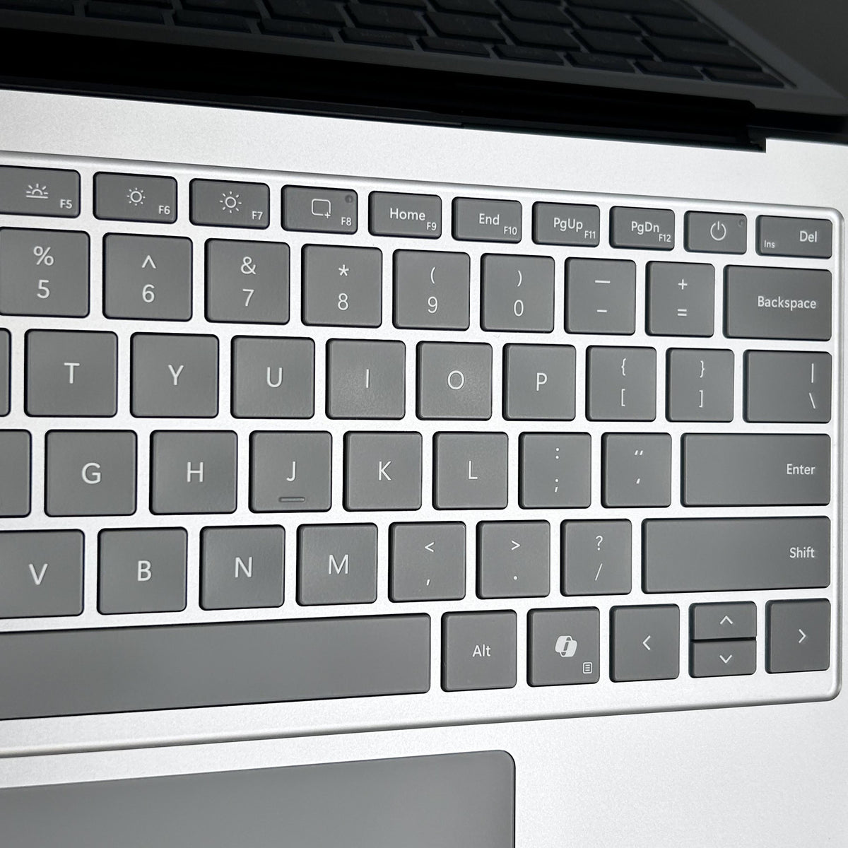 Microsoft Surface Laptop 7 13.8 Platinum WiFi 3.4 GHz Qualcomm Snapdragon X Elite 16GB RAM 512GB Solid State Drive