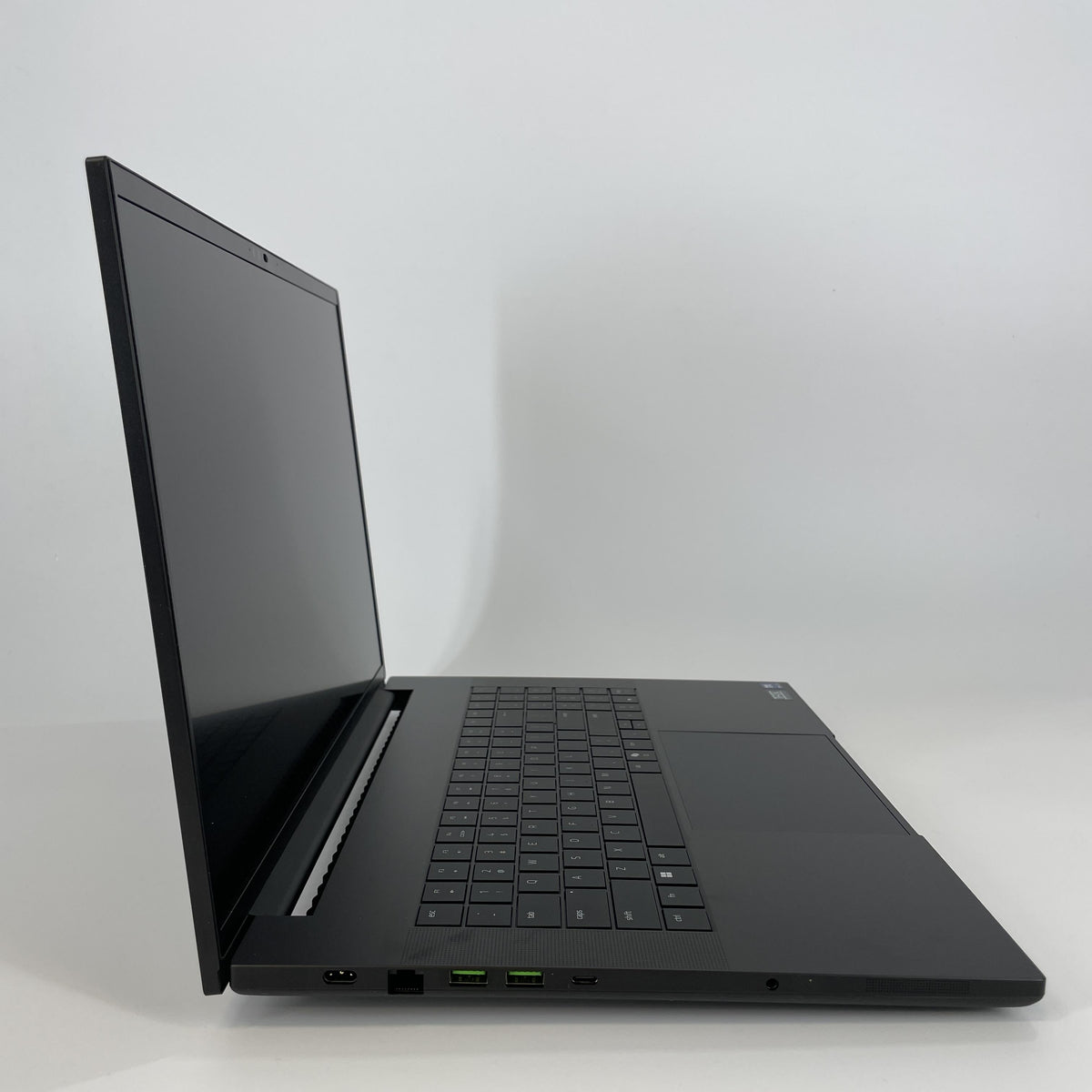 Razer Blade 18 2025 Black 2.7 GHz Intel Core Ultra 9 Series 2 32GB RAM 2TB Solid State Drive NVIDIA GeForce RTX 5090 24 GB