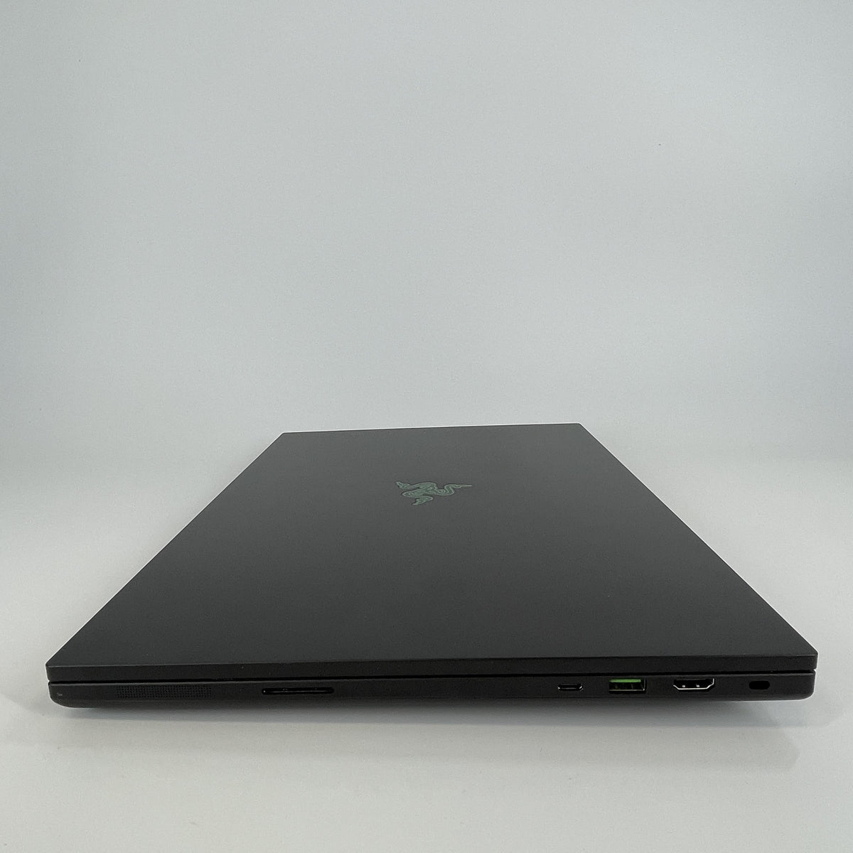 Razer Blade 18 2025 Black 2.7 GHz Intel Core Ultra 9 Series 2 32GB RAM 2TB Solid State Drive NVIDIA GeForce RTX 5090 24 GB