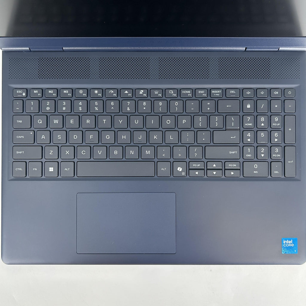 Dell Alienware 16 Aurora Interstellar Indigo 2.5 GHz Intel Core 7 Series 2 32GB RAM 1TB Solid State Drive NVIDIA GeForce RTX 5060 8 GB
