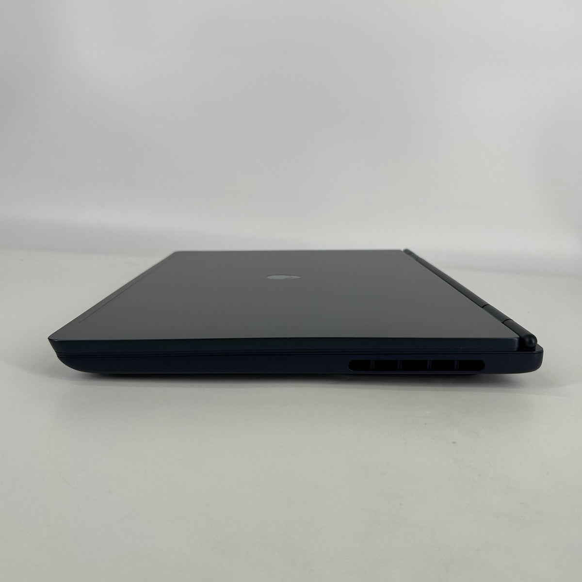Dell Alienware 16 Aurora Interstellar Indigo 2.5 GHz Intel Core 7 Series 2 32GB RAM 1TB Solid State Drive NVIDIA GeForce RTX 5060 8 GB