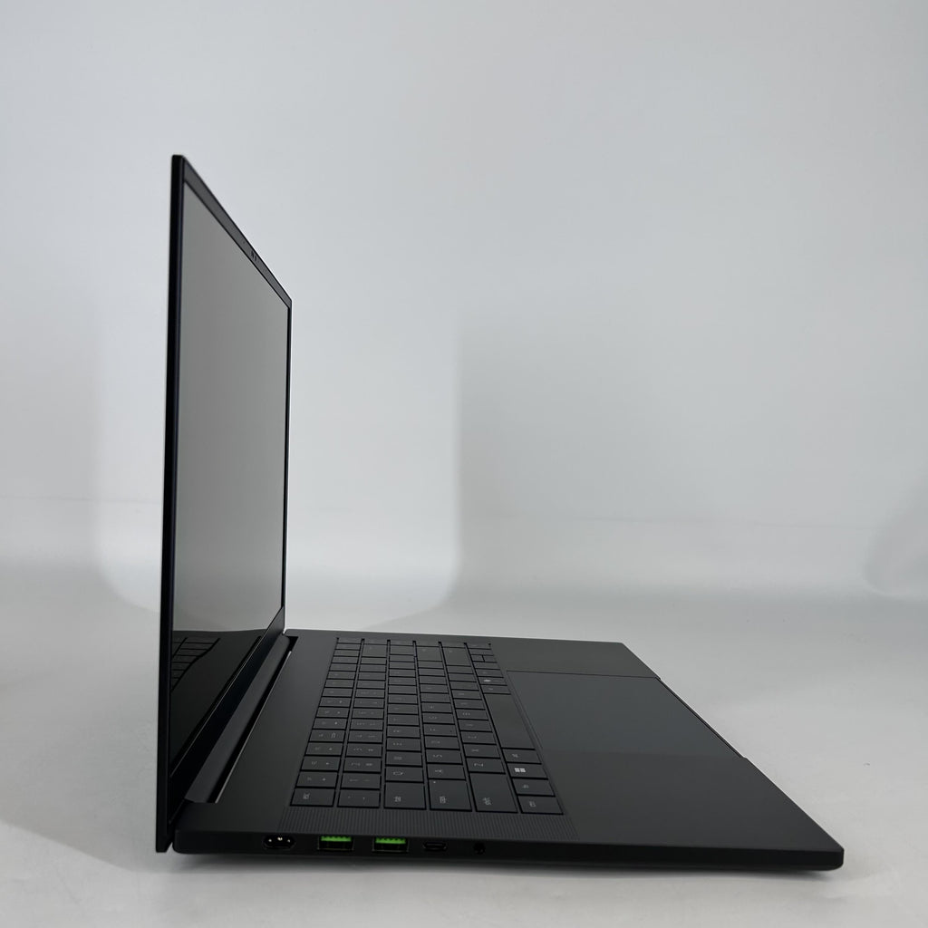 Razer Blade 16 2025 Black 2.0 GHz AMD Ryzen AI 9 365 32GB RAM 1TB Solid State Drive NVIDIA GeForce RTX 5070 8 GB