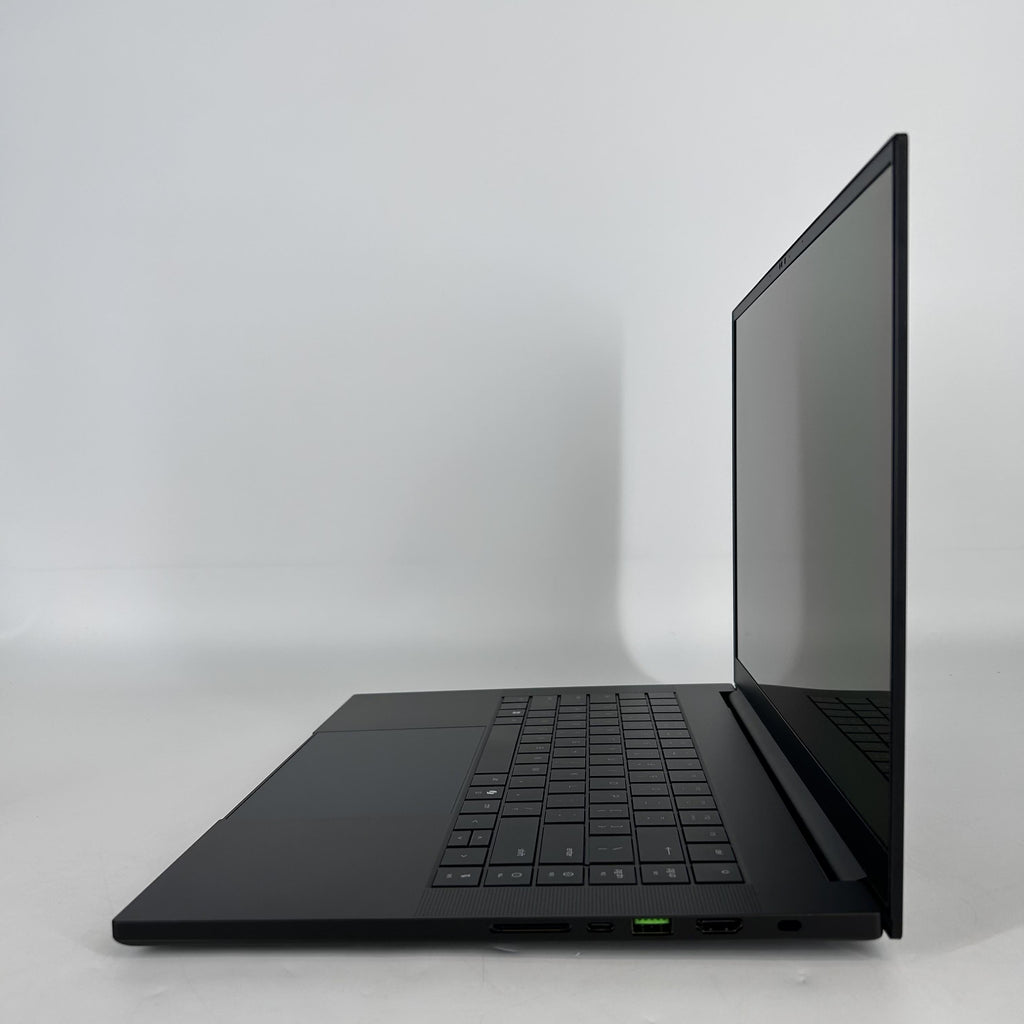 Razer Blade 16 2025 Black 2.0 GHz AMD Ryzen AI 9 365 32GB RAM 1TB Solid State Drive NVIDIA GeForce RTX 5070 8 GB