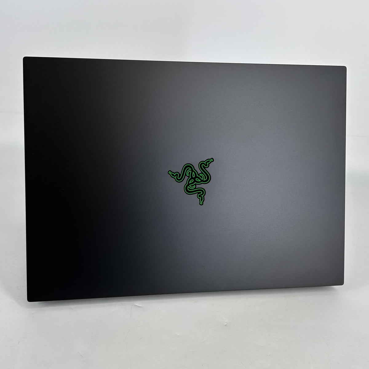 Razer Blade 16 2025 Black 2.0 GHz AMD Ryzen AI 9 365 32GB RAM 1TB Solid State Drive NVIDIA GeForce RTX 5070 8 GB