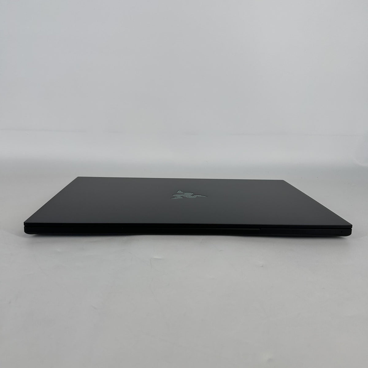 Razer Blade 16 2025 Black 2.0 GHz AMD Ryzen AI 9 365 32GB RAM 1TB Solid State Drive NVIDIA GeForce RTX 5070 8 GB
