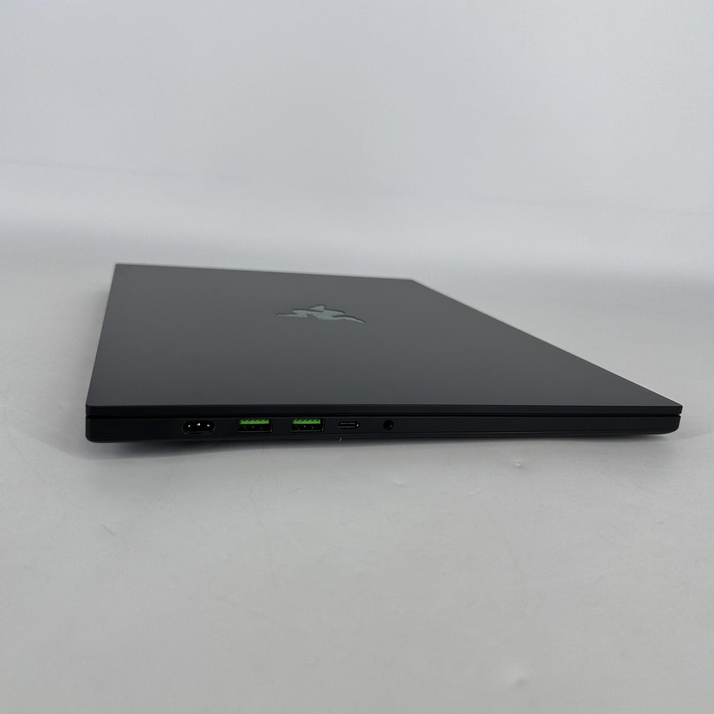Razer Blade 16 2025 Black 2.0 GHz AMD Ryzen AI 9 365 32GB RAM 1TB Solid State Drive NVIDIA GeForce RTX 5070 8 GB