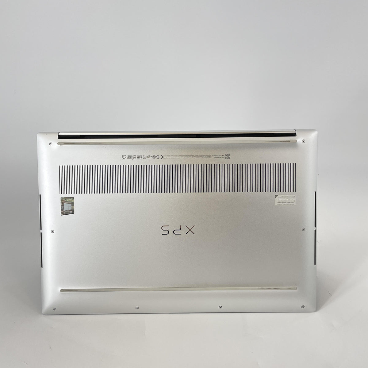 Dell XPS 15 9510 Silver 2.5 GHz Intel Core i9 11th Gen. 32GB RAM 1TB Solid State Drive NVIDIA GeForce RTX 3050 Ti 4 GB