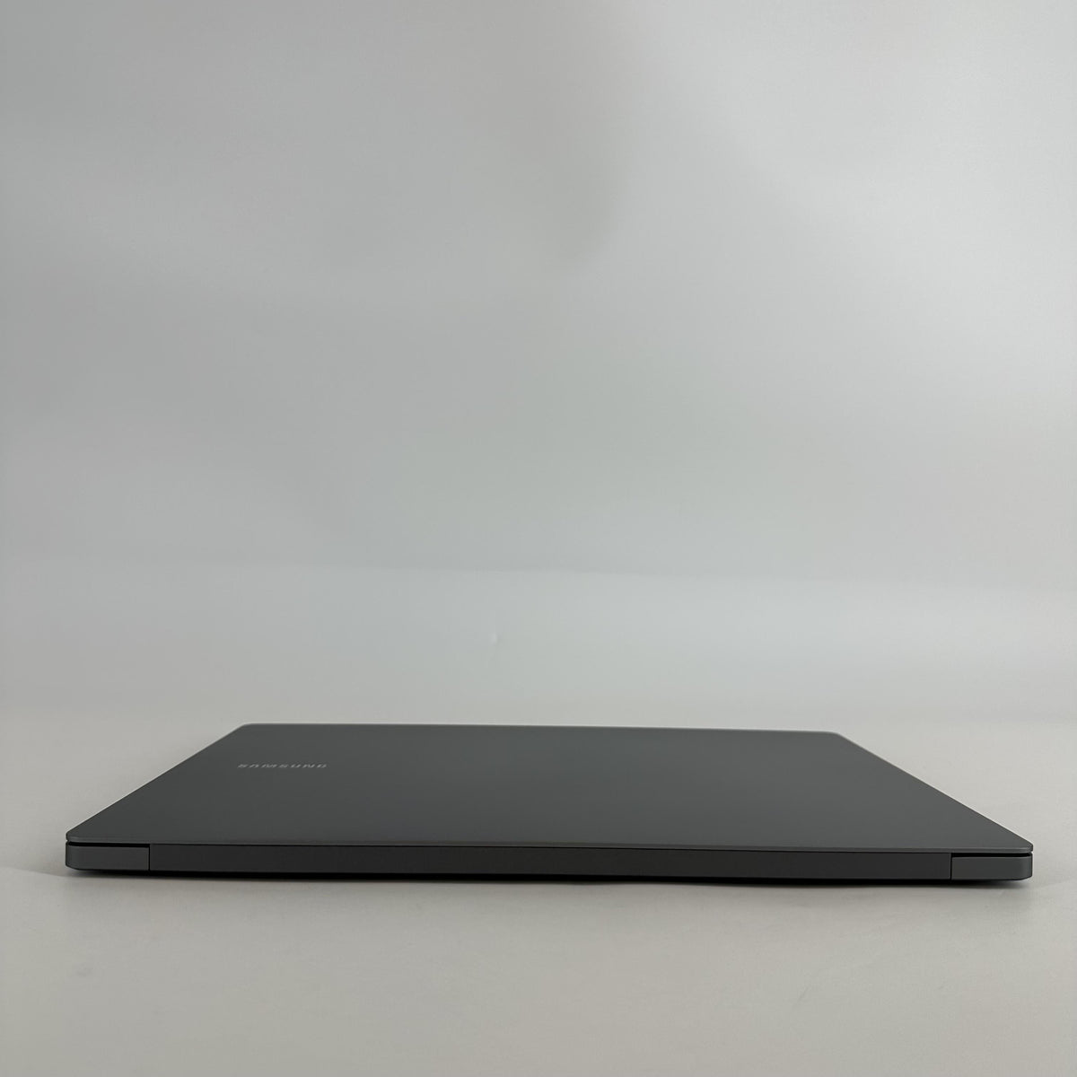 Samsung Galaxy Book5 Pro 16 Gray 2.2 GHz Intel Core Ultra 7 Series 2 16GB RAM 1TB Solid State Drive