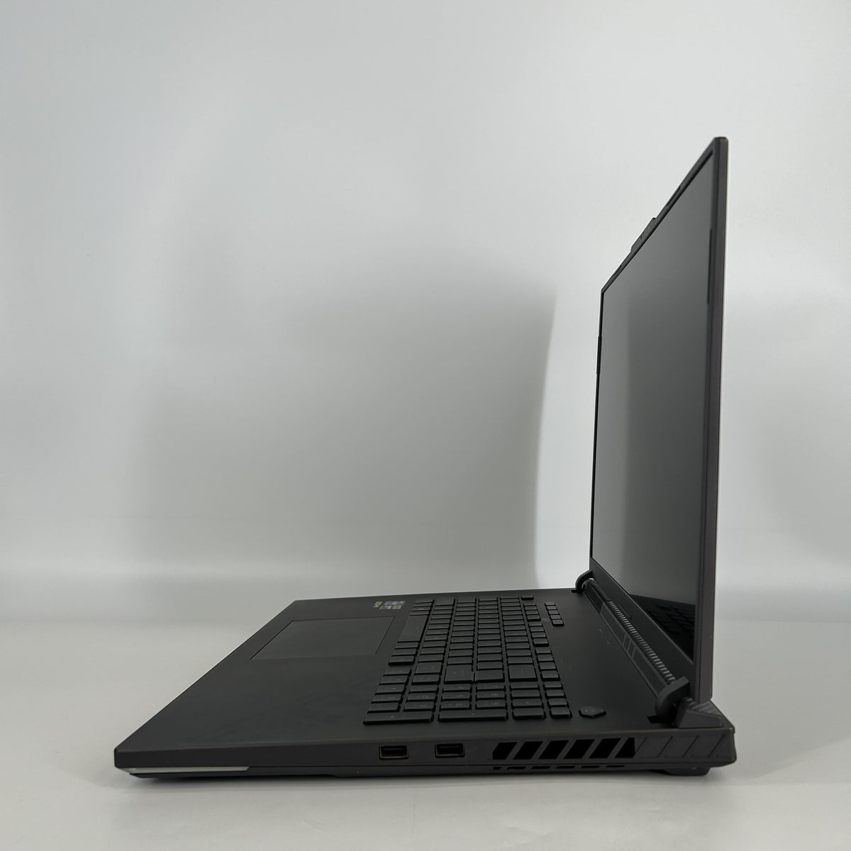 Asus ROG Strix G18 G814 18 Gray 2.2 GHz Intel Core i9 13th Gen. 16GB RAM 1TB Solid State Drive NVIDIA GeForce RTX 4080 12 GB