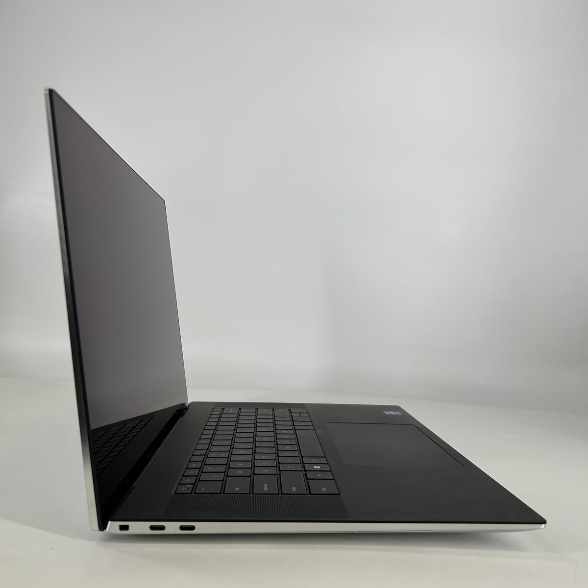 Dell XPS 17 9720 Silver 2.5 GHz Intel Core i9 12th Gen. 64GB RAM 2TB Solid State Drive NVIDIA GeForce RTX 3060 6 GB