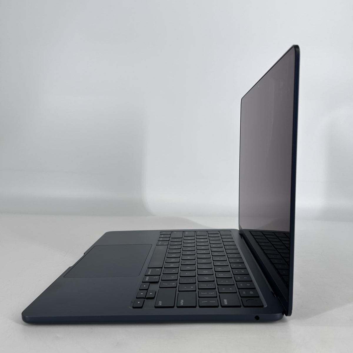 MacBook Air 13 2022 Blue 3.49 GHz M2 8-Core CPU 16GB Unified Memory 256GB Solid State Drive 8-Core GPU