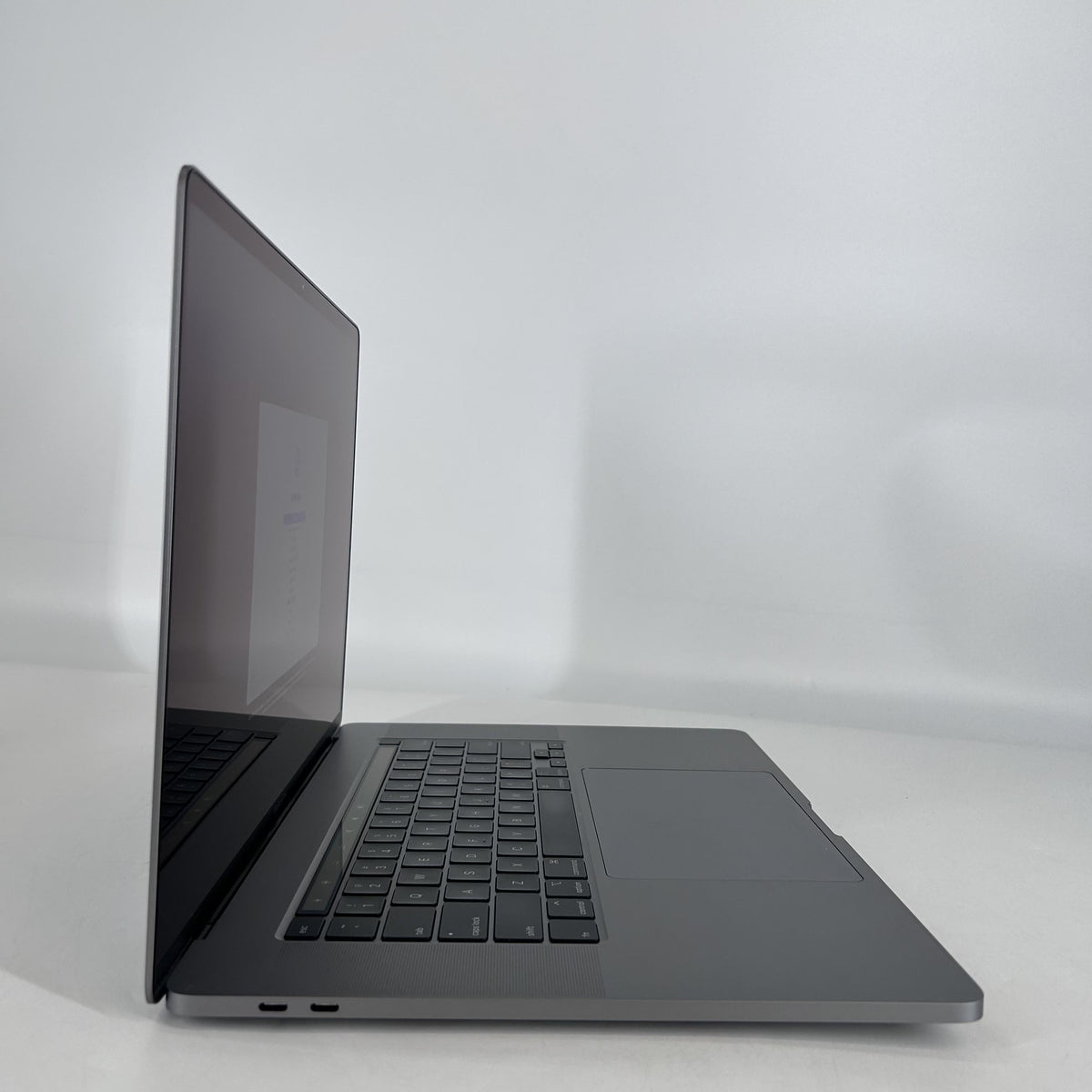 MacBook Pro 16 Touch Bar 2019 Space Gray 2.4 GHz Intel Core i9 9th Gen. 32GB RAM 512GB Solid State Drive AMD Radeon Pro 5500M 4 GB
