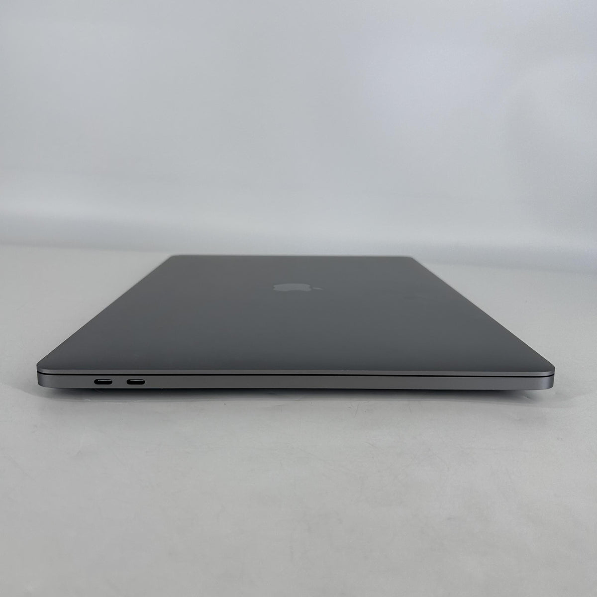 MacBook Pro 16 Touch Bar 2019 Space Gray 2.4 GHz Intel Core i9 9th Gen. 32GB RAM 512GB Solid State Drive AMD Radeon Pro 5500M 4 GB