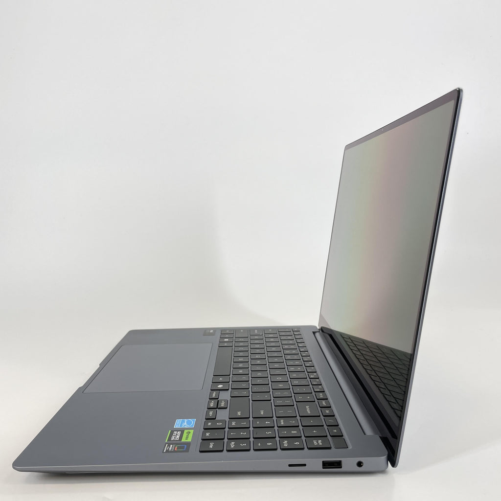 Samsung Galaxy Book4 Ultra 16 Gray 3.8 GHz Intel Core Ultra 7 16GB RAM 1TB Solid State Drive NVIDIA GeForce RTX 4050 6 GB