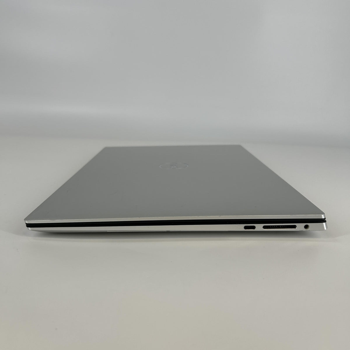 Dell XPS 15 9510 Silver 2.3 GHz Intel Core i7 11th Gen. 16GB RAM 512GB Solid State Drive NVIDIA GeForce RTX 3050 Ti 4 GB